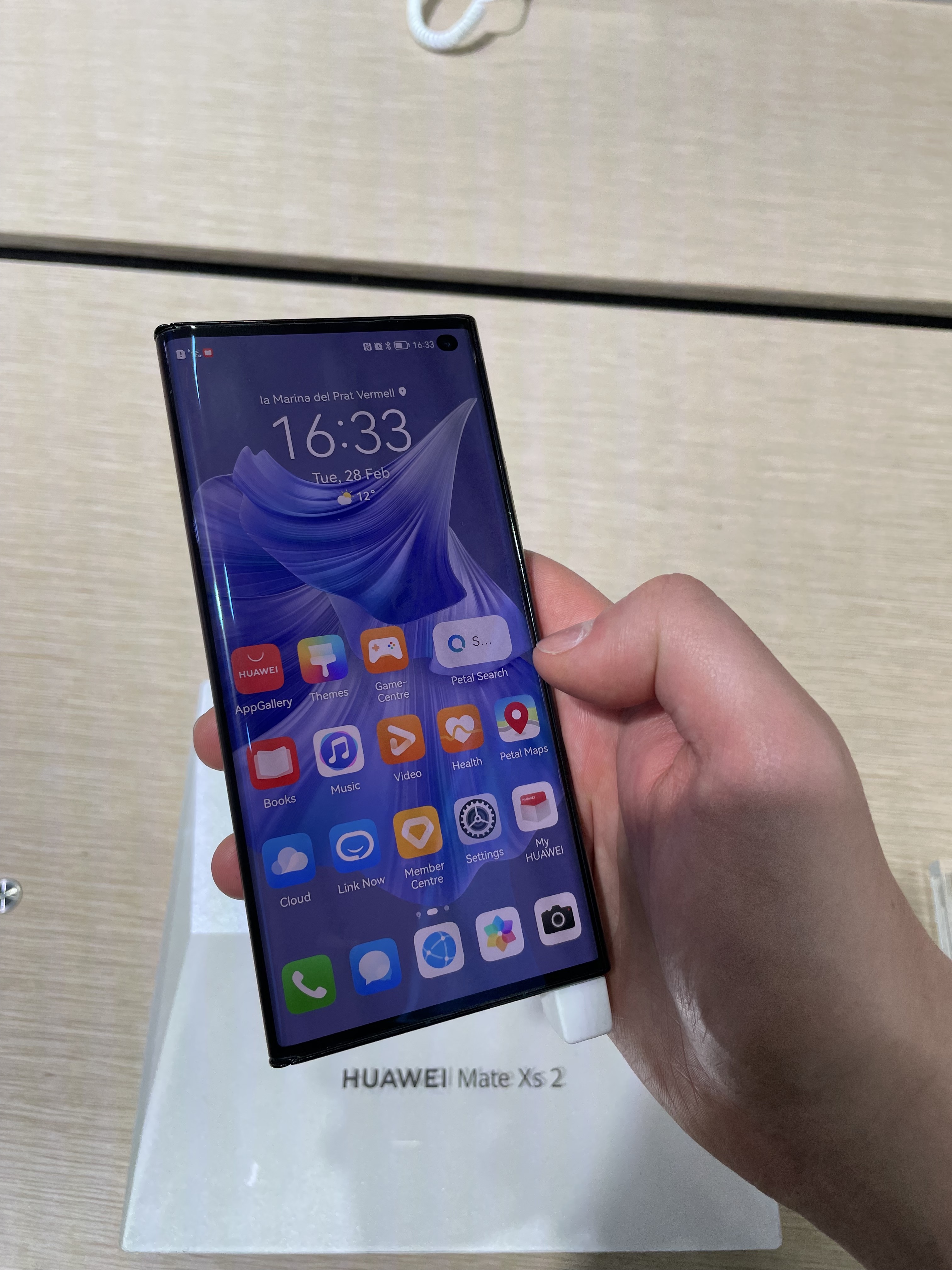 foldable smartphone side view foldable smartphone side view