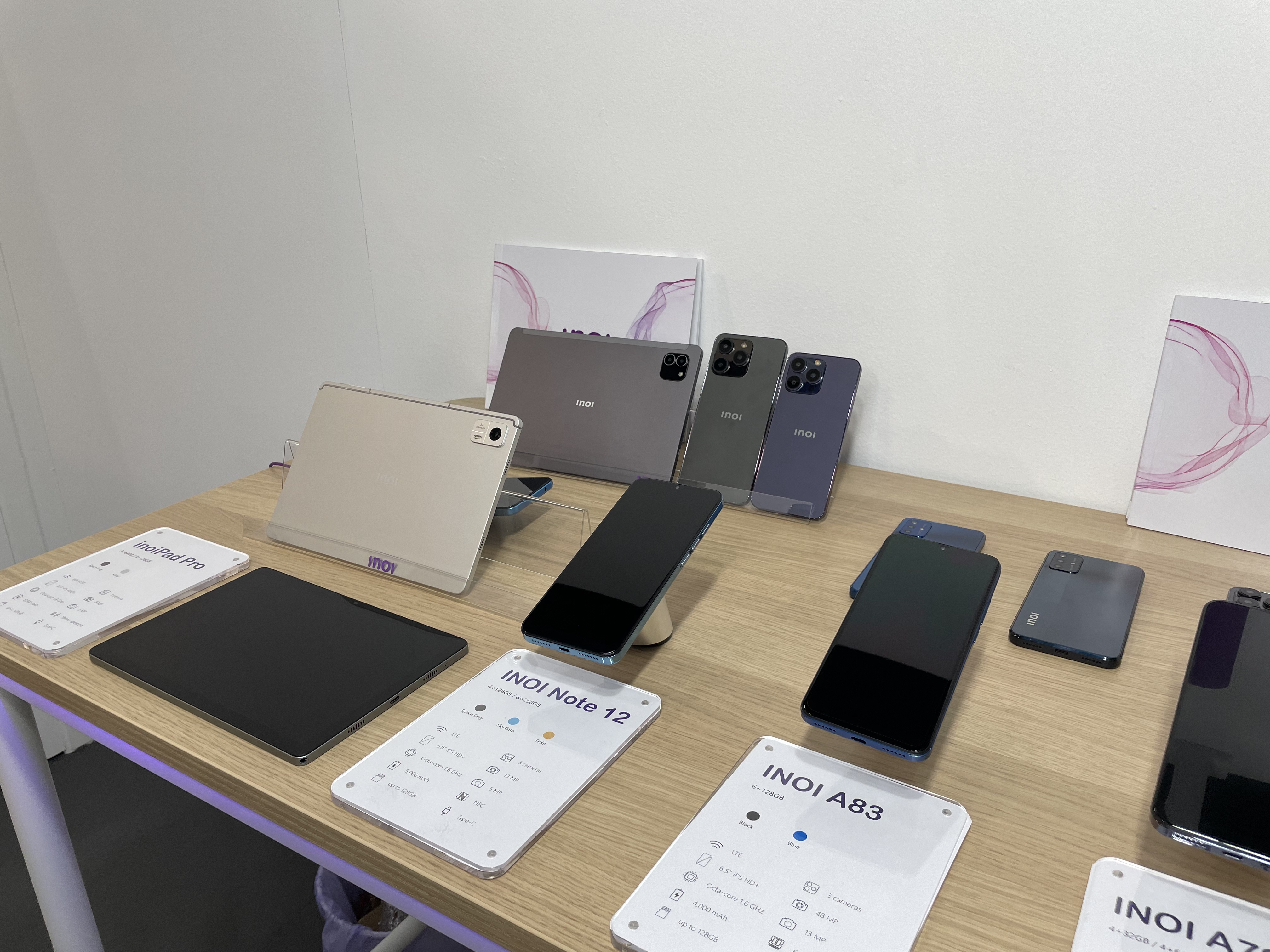 smartphone display table smartphone display table