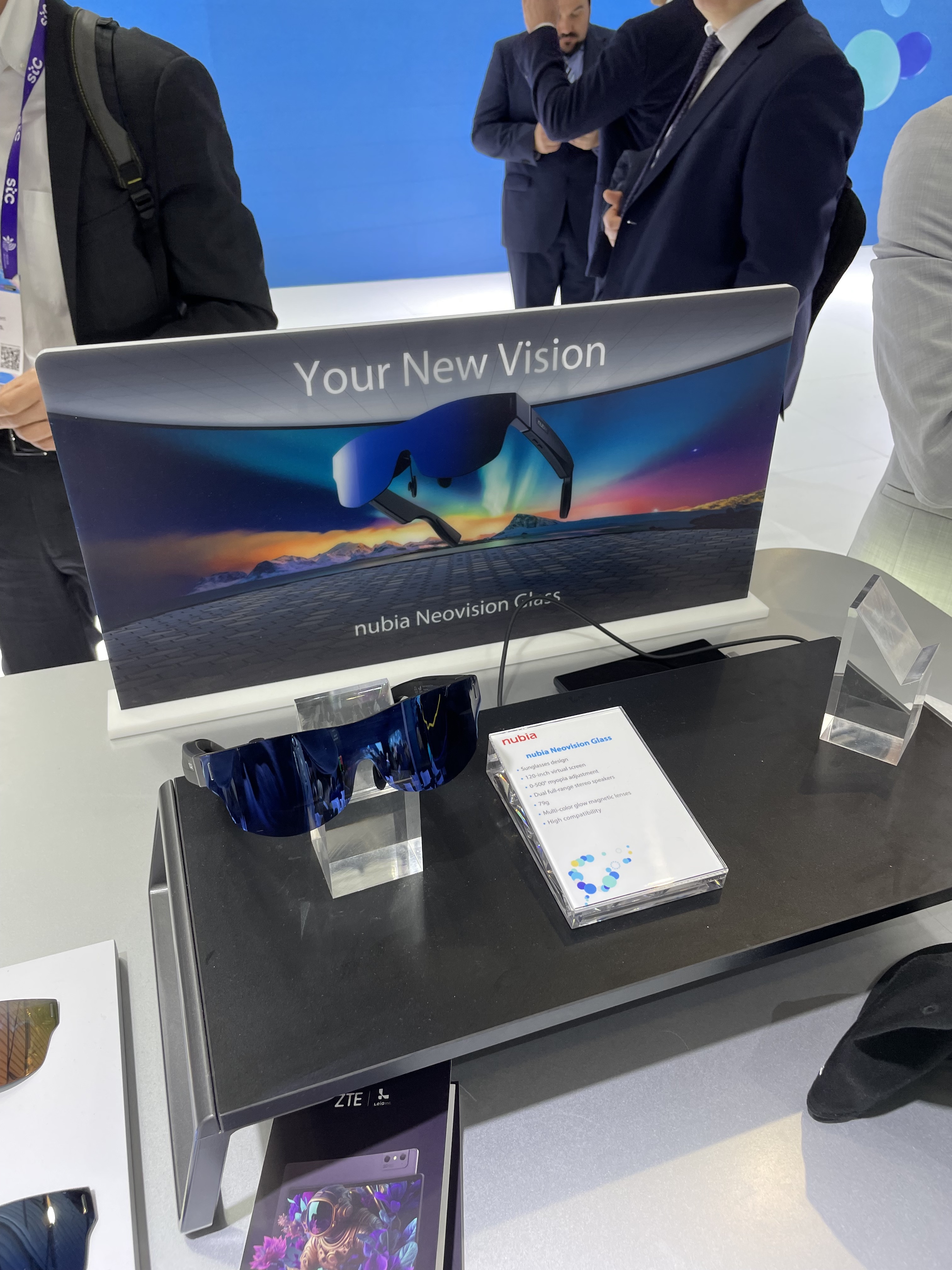 virtual reality glasses display virtual reality glasses display