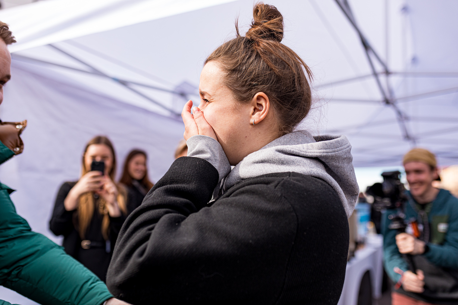 alza event surprised woman