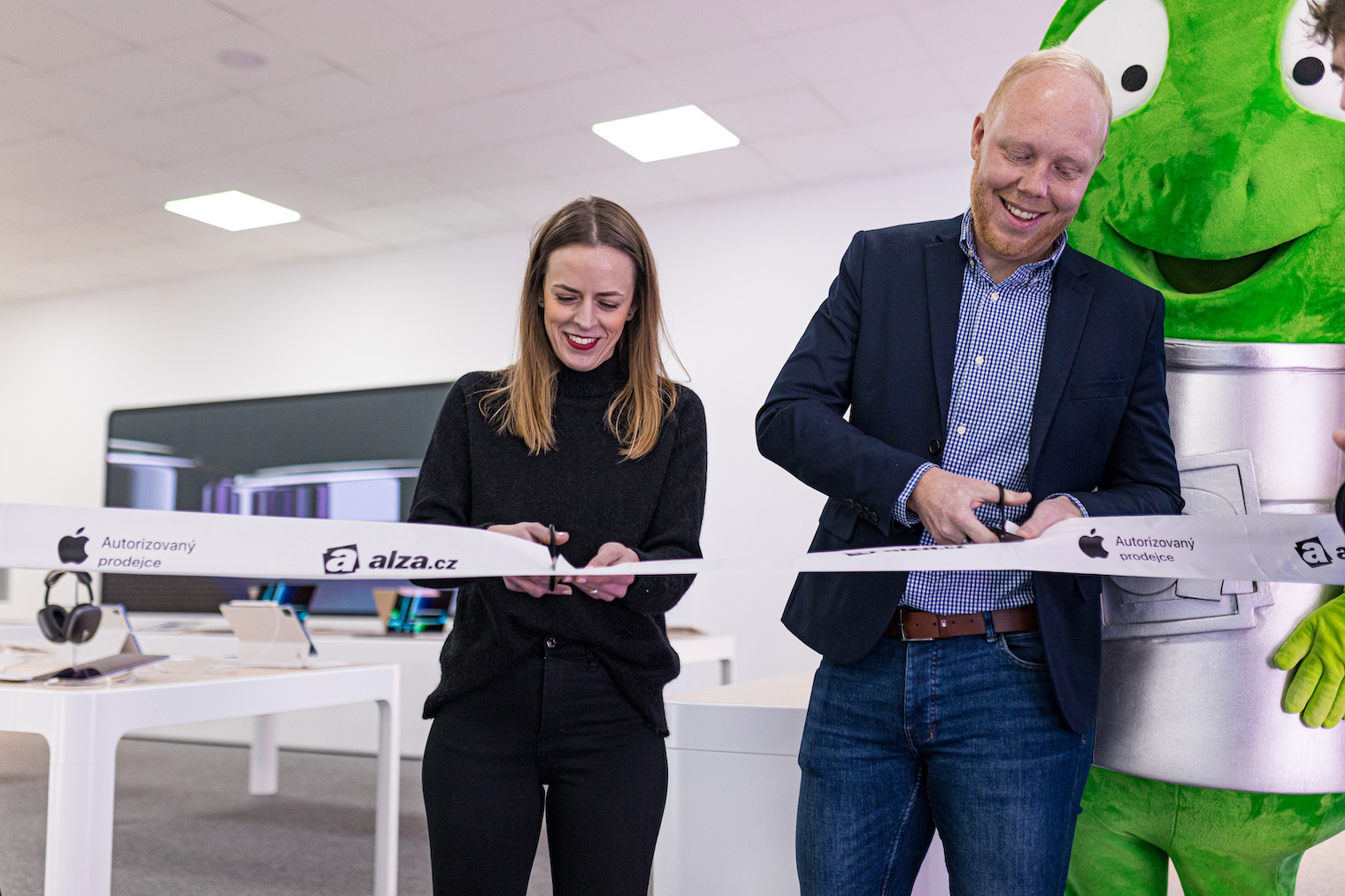 ribbon cutting ceremony