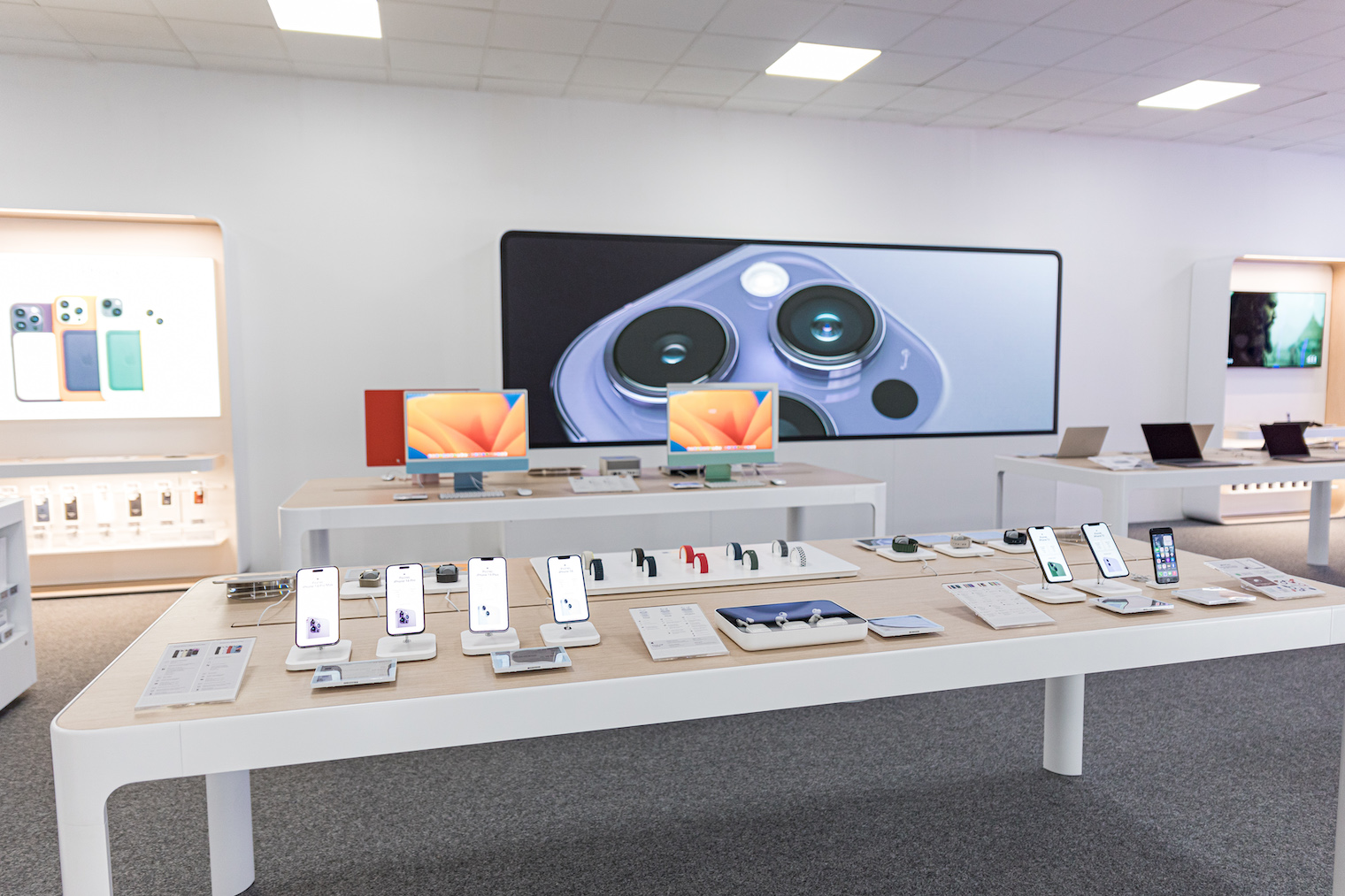 smartphone display with camera focus