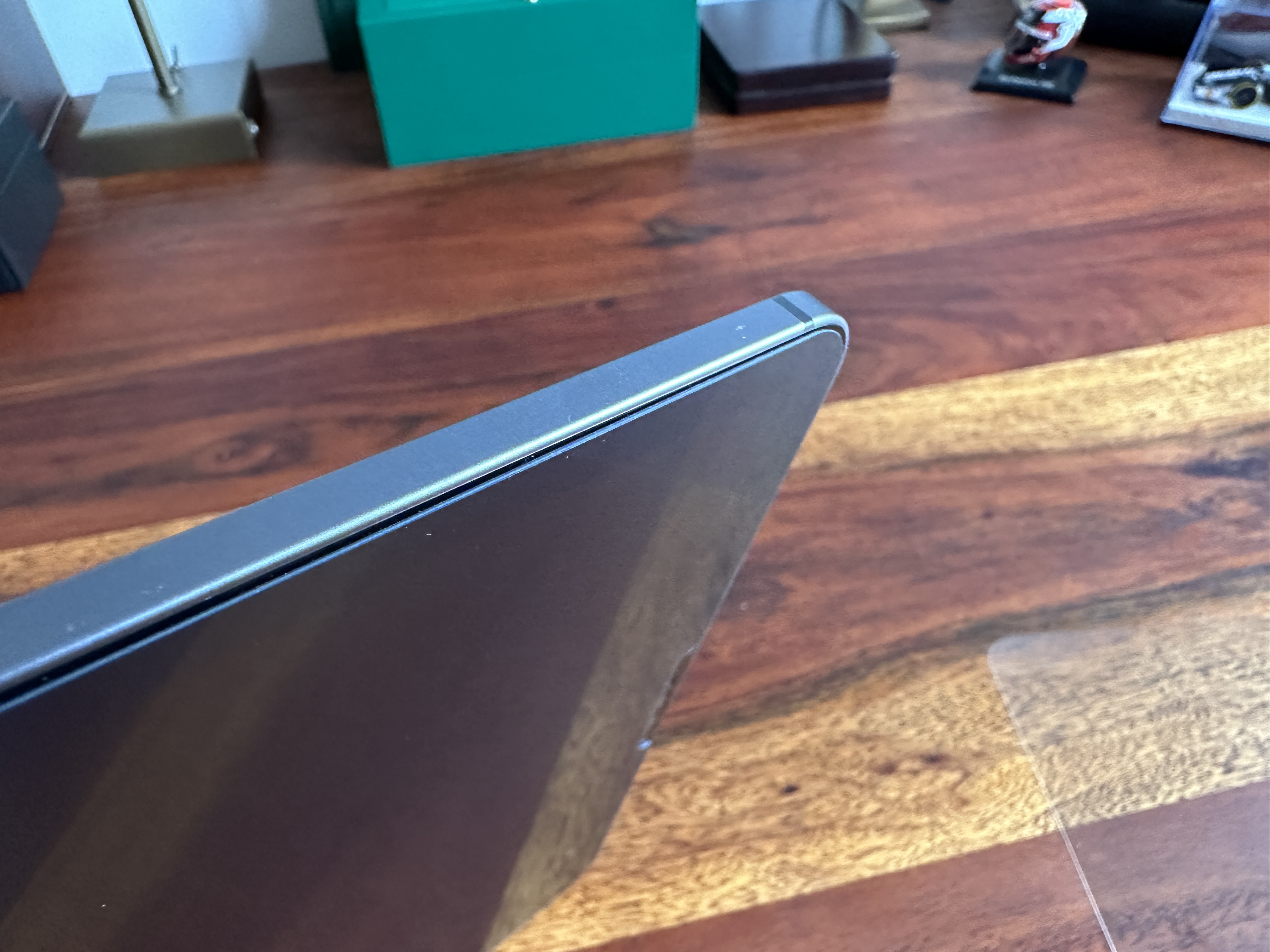 tablet edge on desk