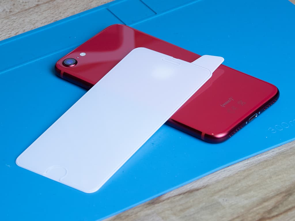 Jaké zvolit tvrzené sklo na iPhone SE 2020 - 2