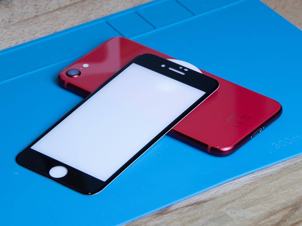 Jaké zvolit tvrzené sklo na iPhone SE 2020 - 3