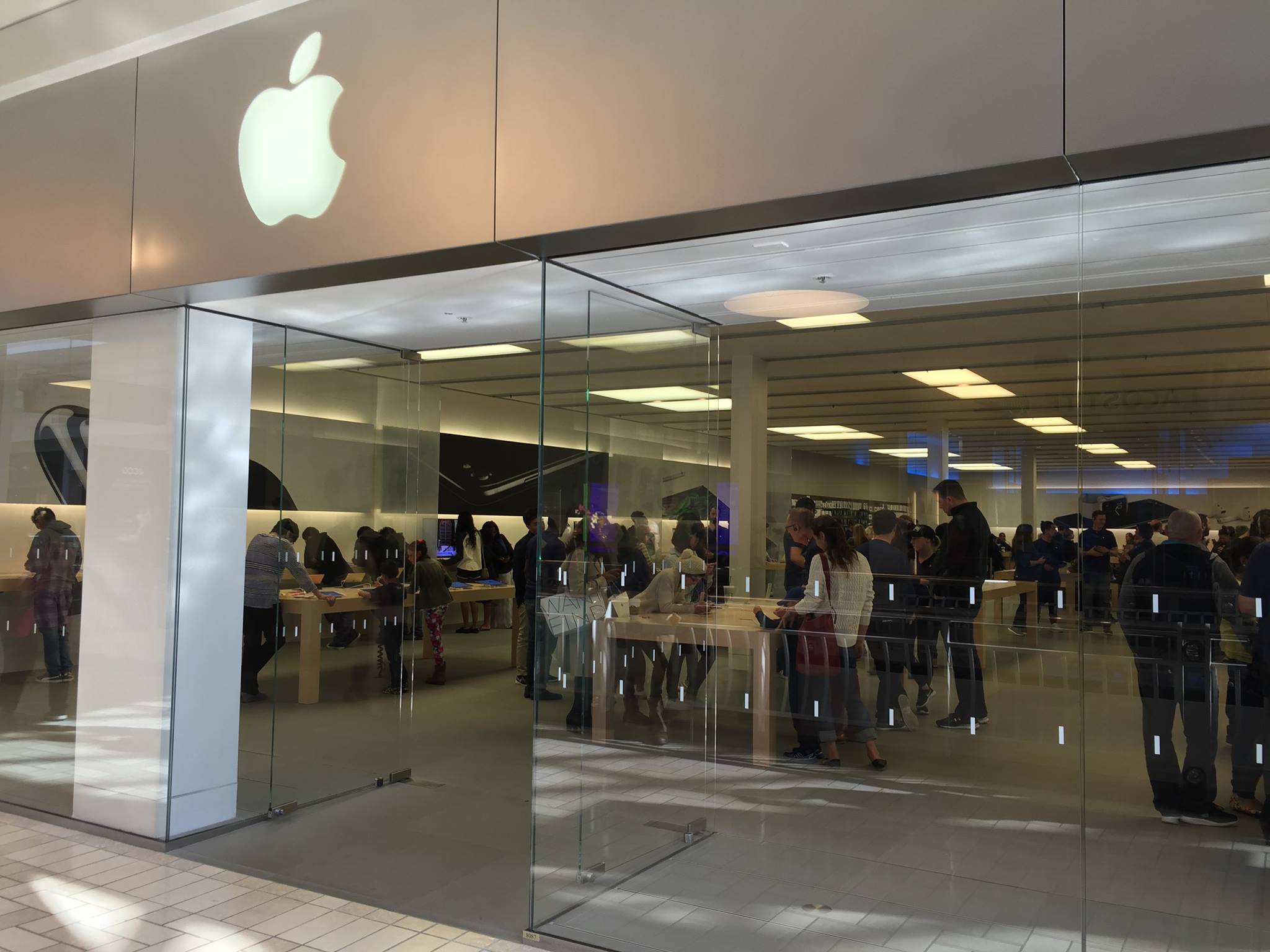 apple store front view