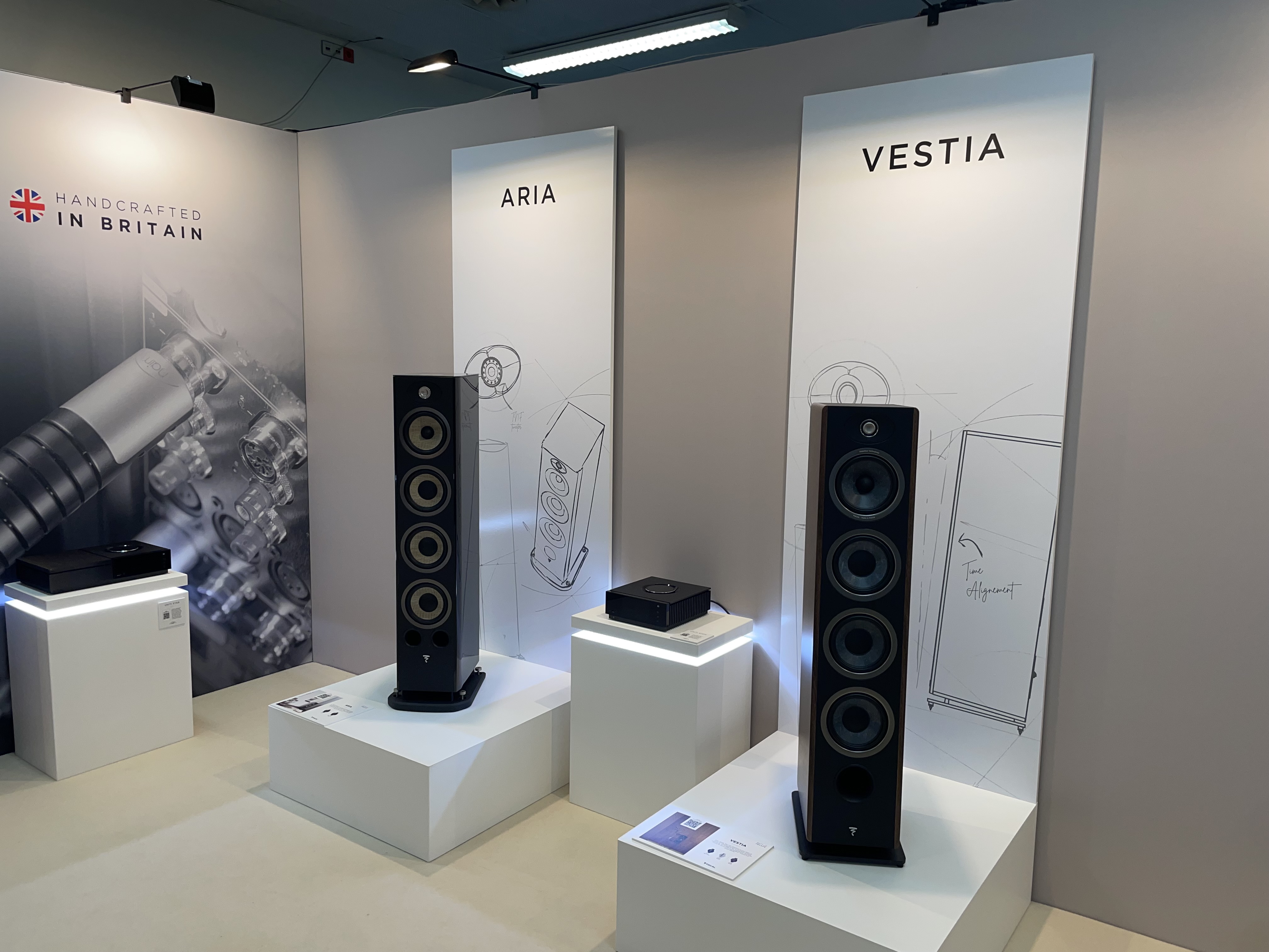 aria vestia speaker display