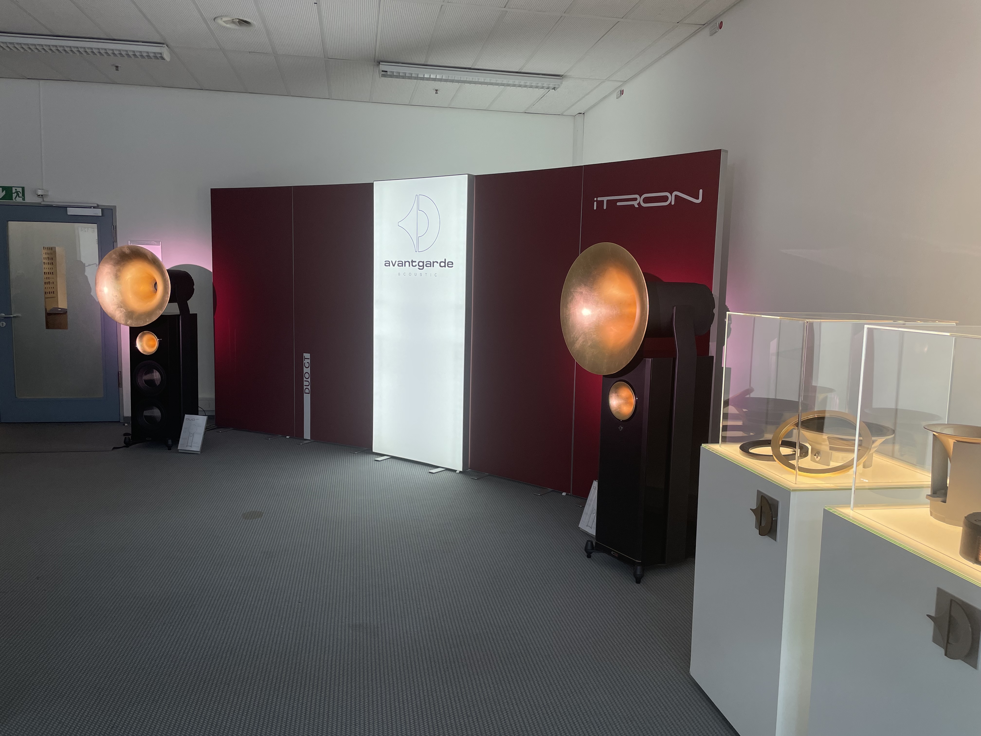avantgarde speaker display