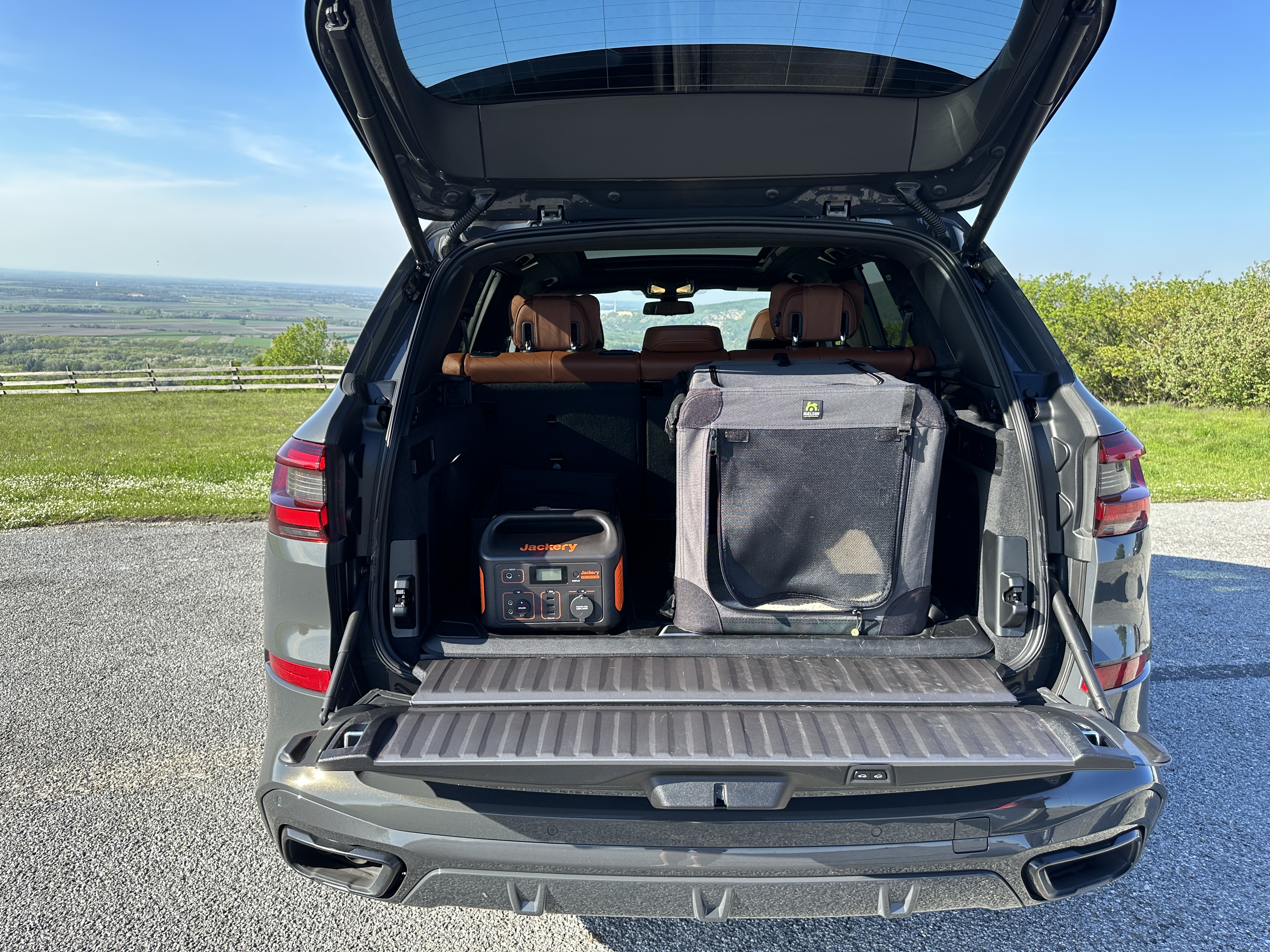 car trunk power station