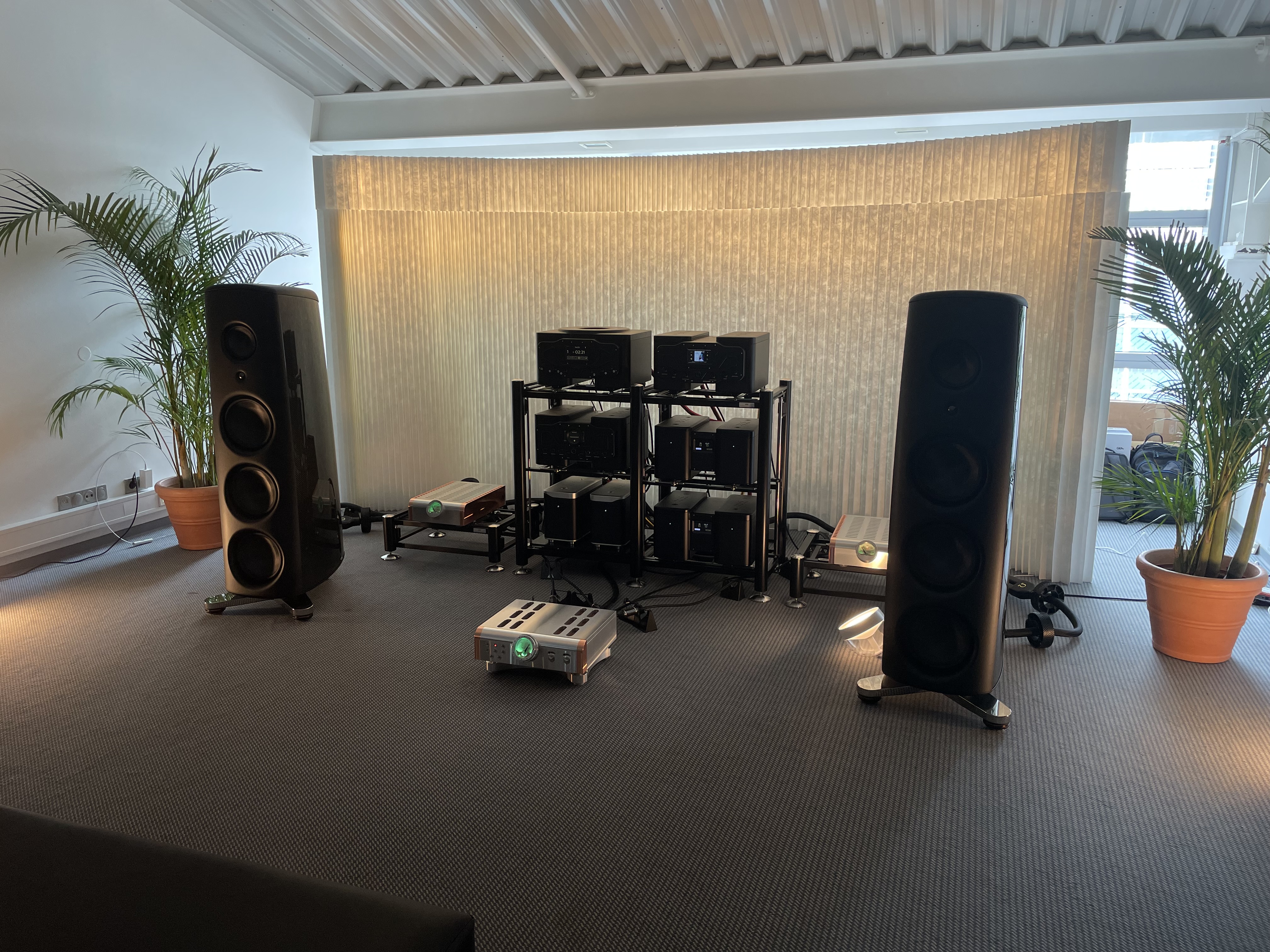 high end audio system display