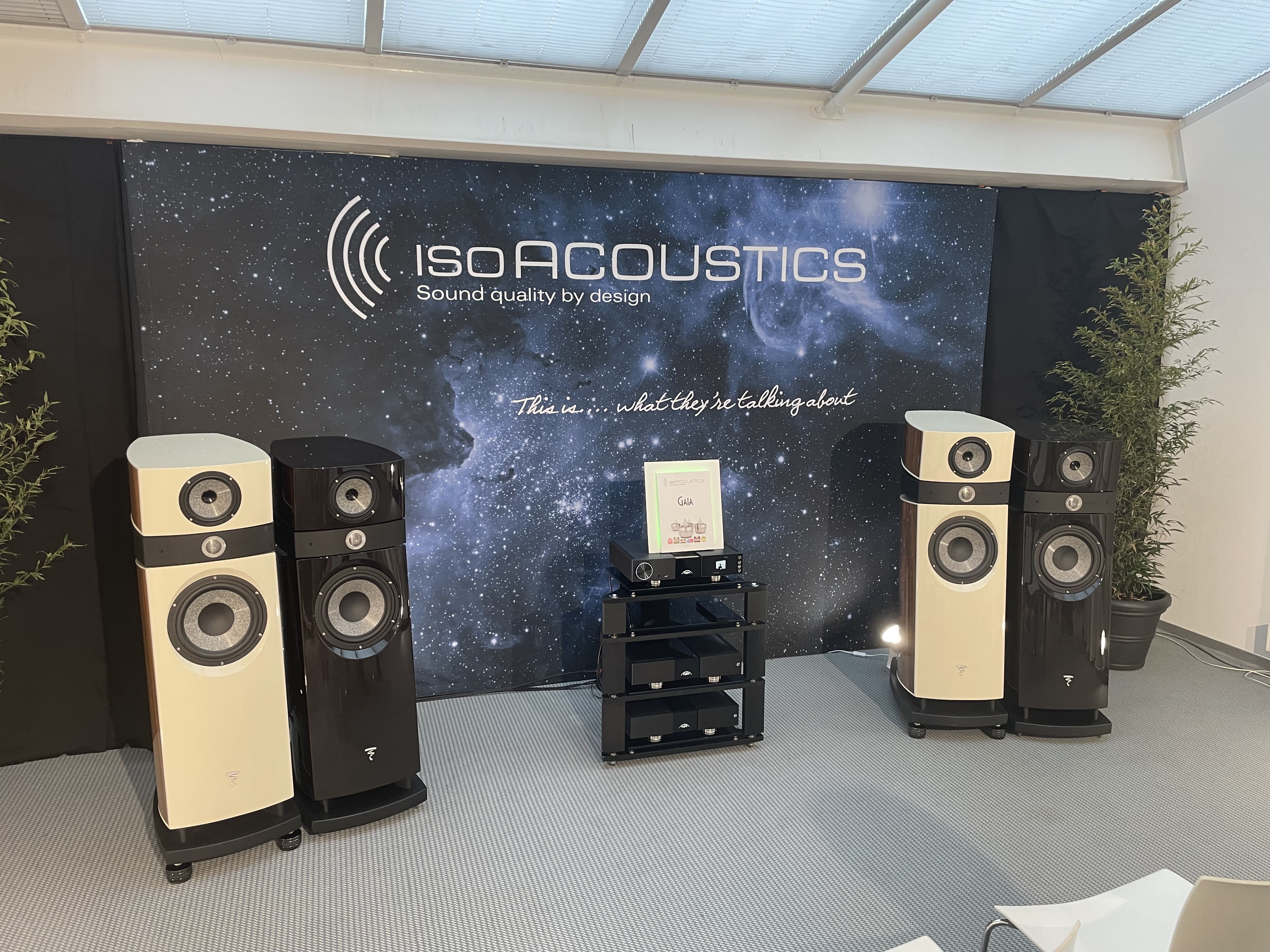 isoacoustics speaker display
