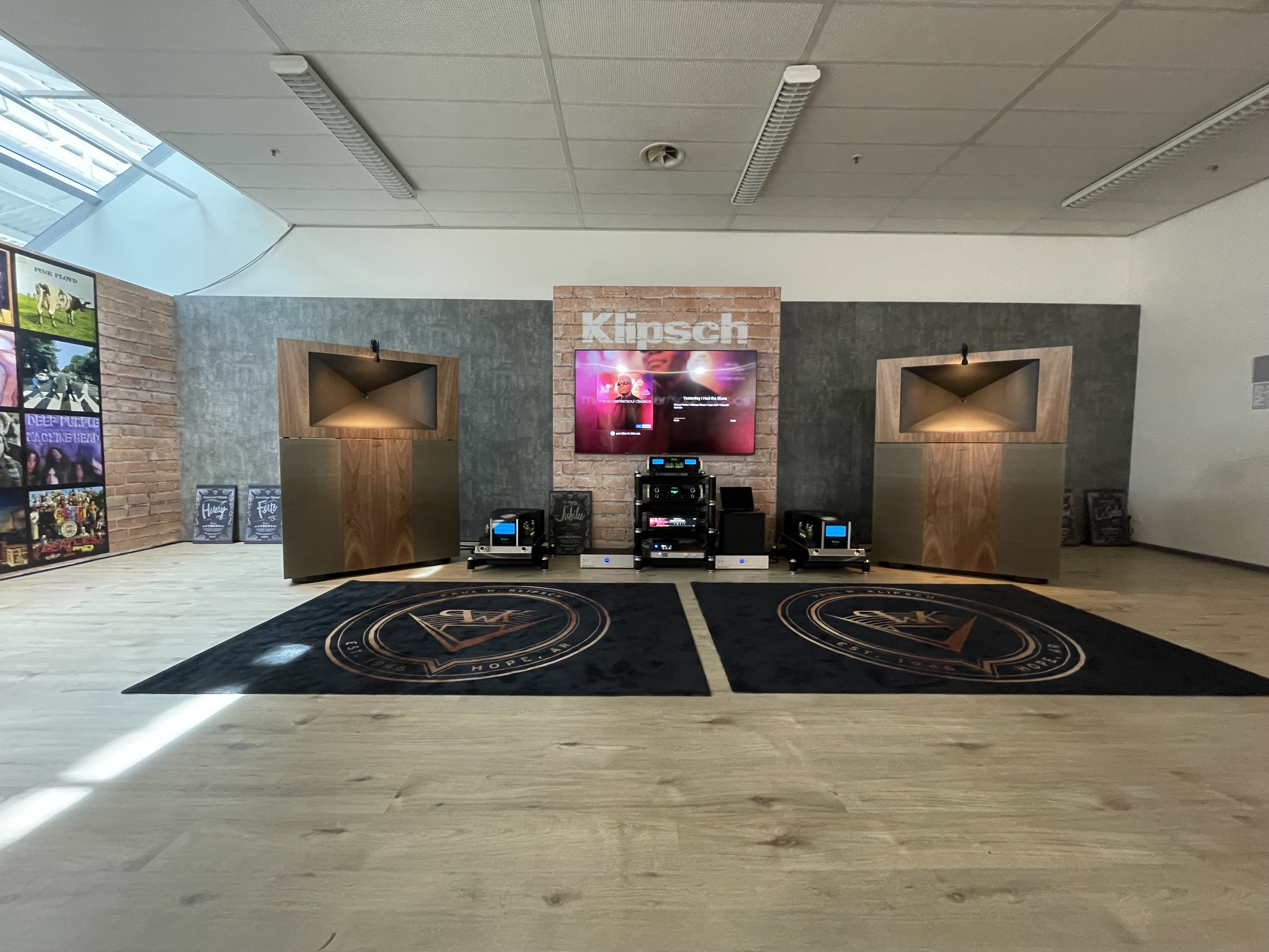 klipsch audio display room