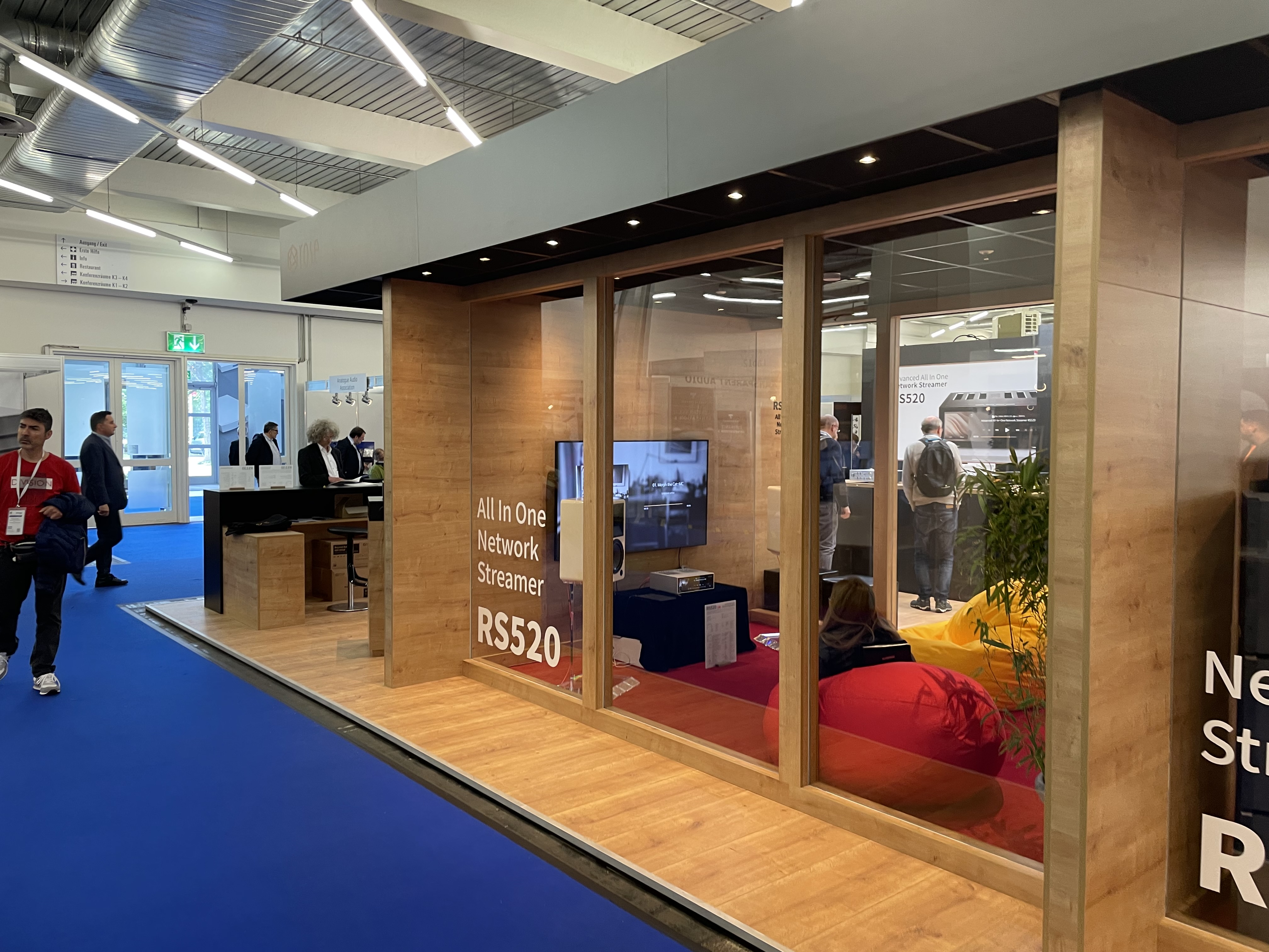 network streamer exhibition booth