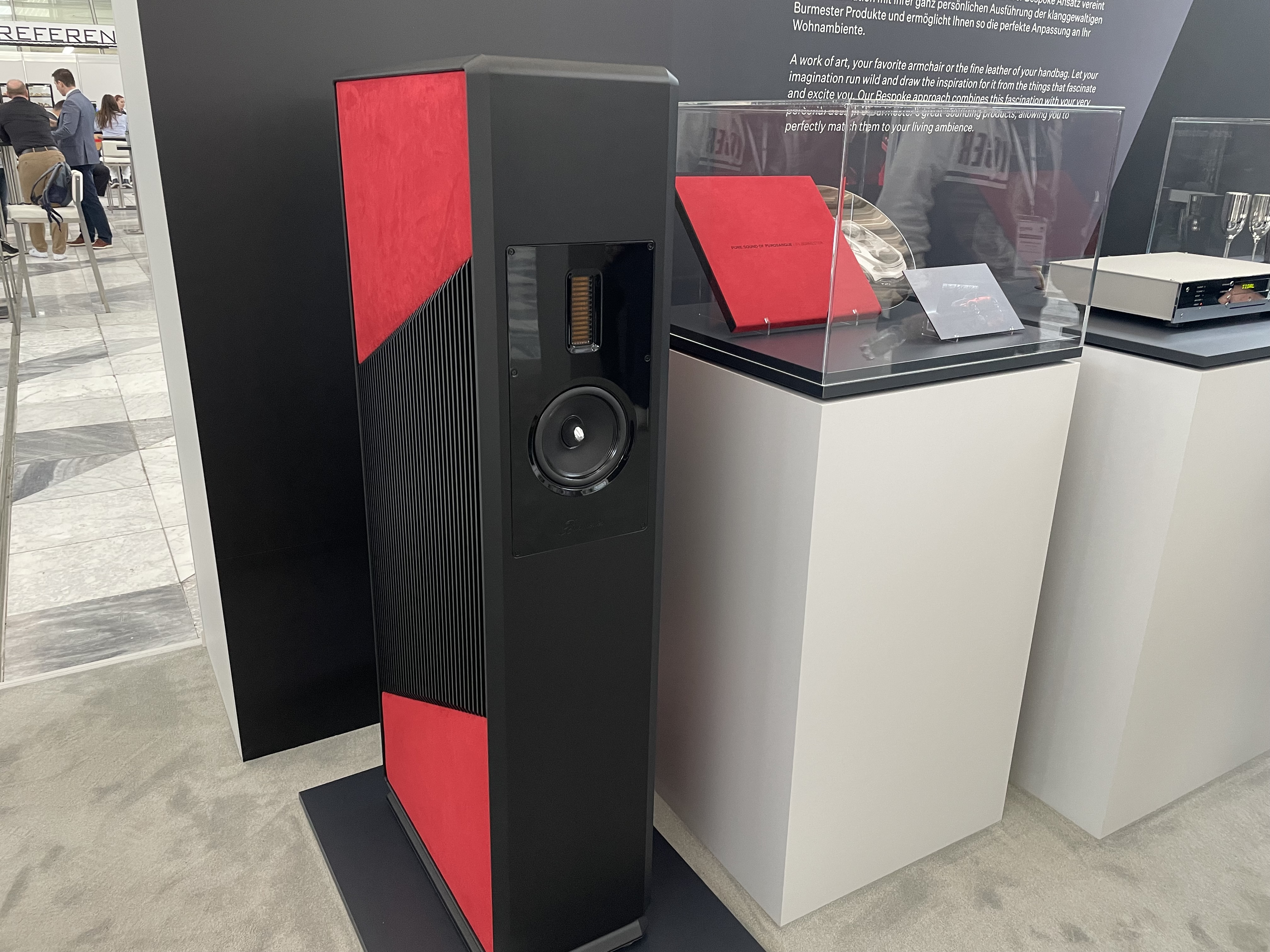 red black speaker display
