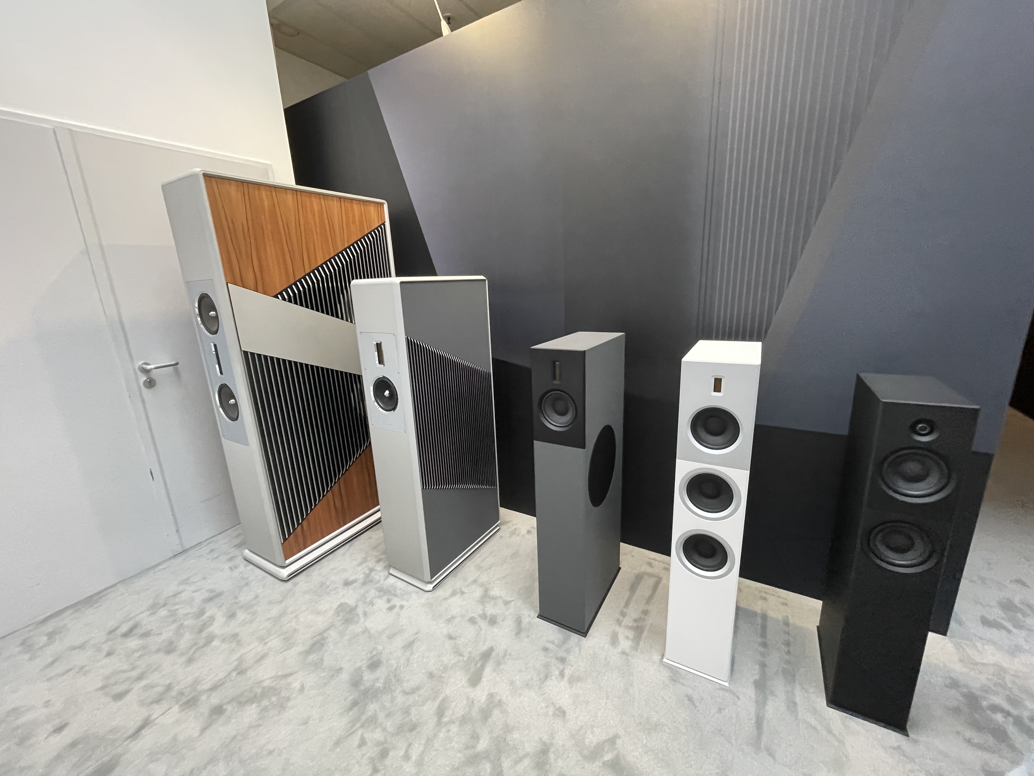 various speakers display