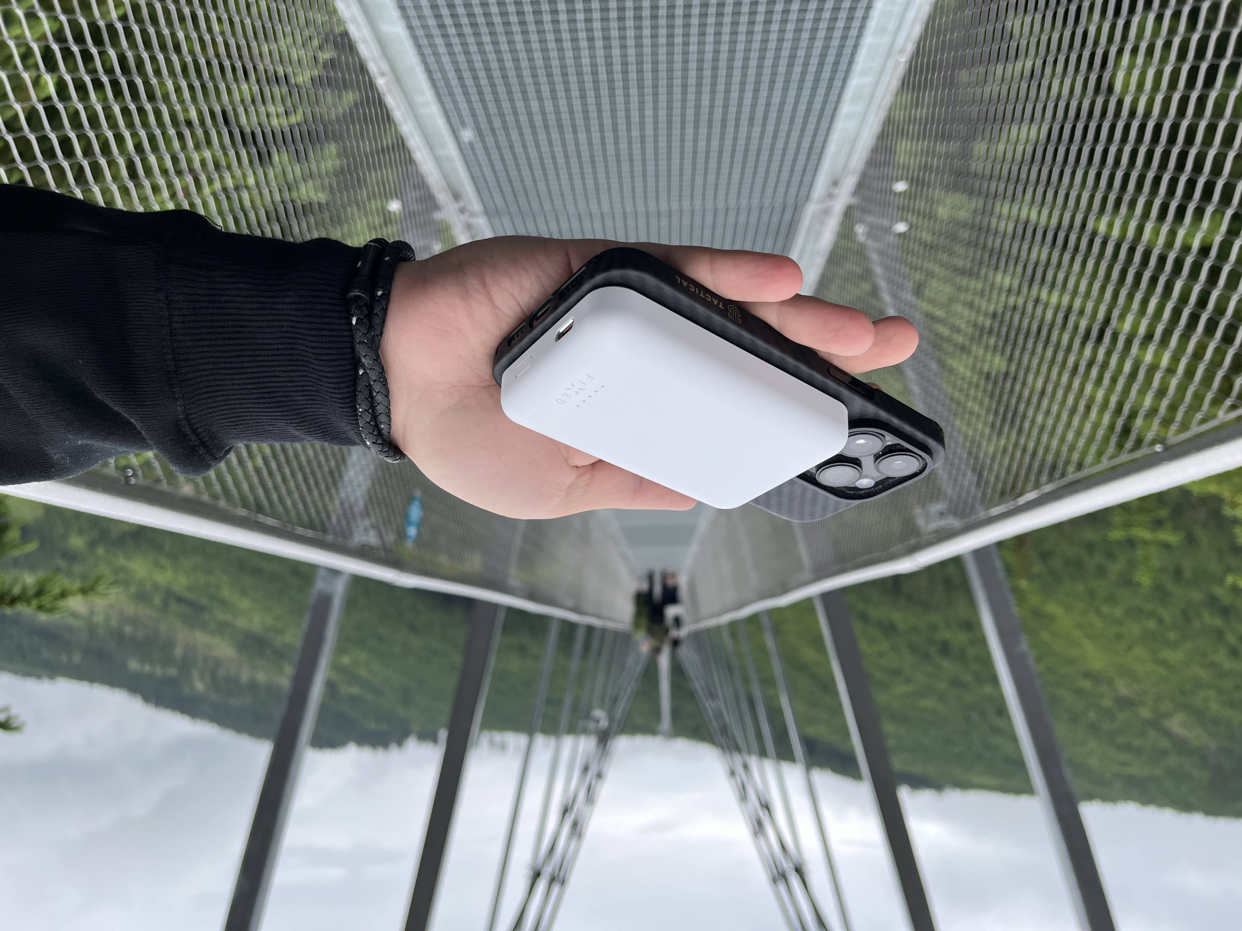Recenze magnetické powerbanky FIXED MagZen: Tohle prostě chcete mít na výletě v batohu