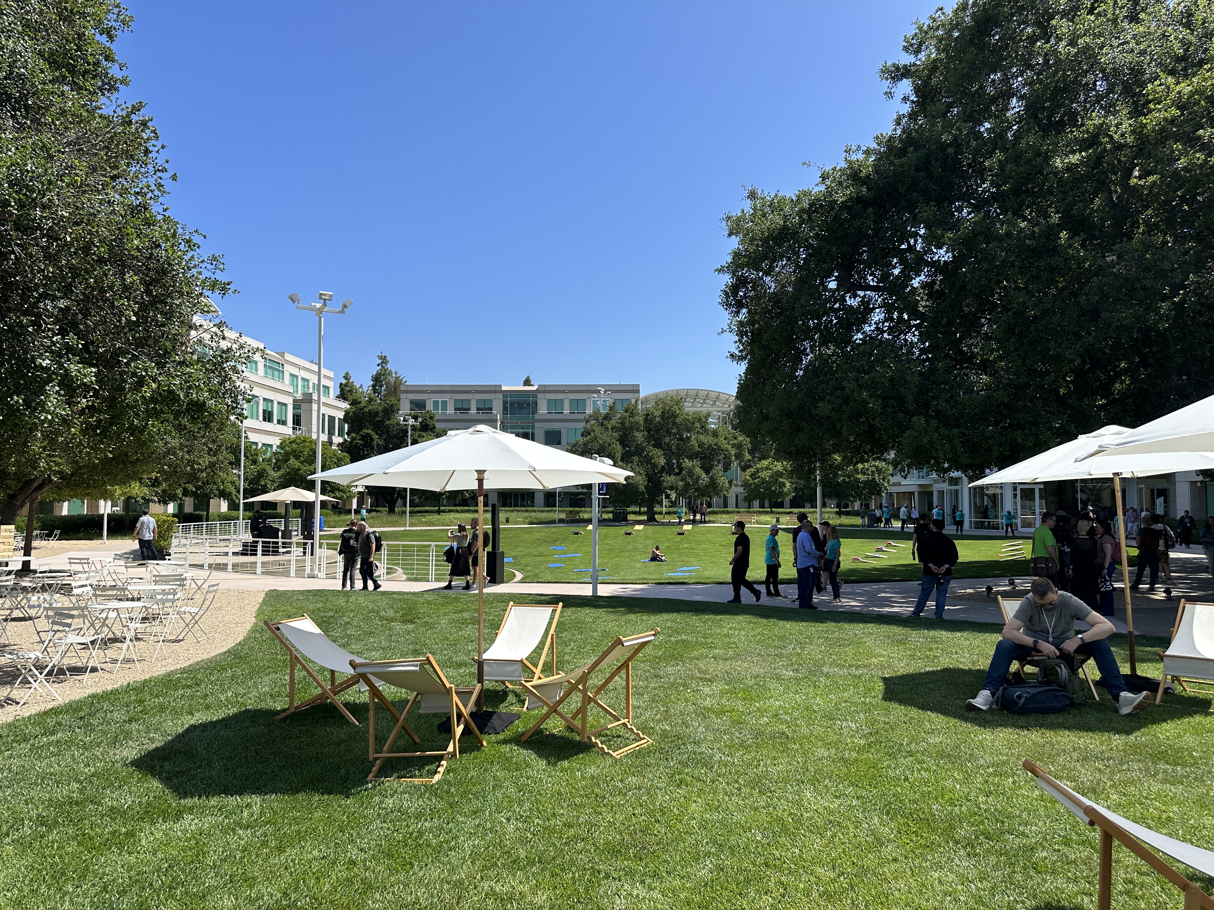 apple campus outdoor seating