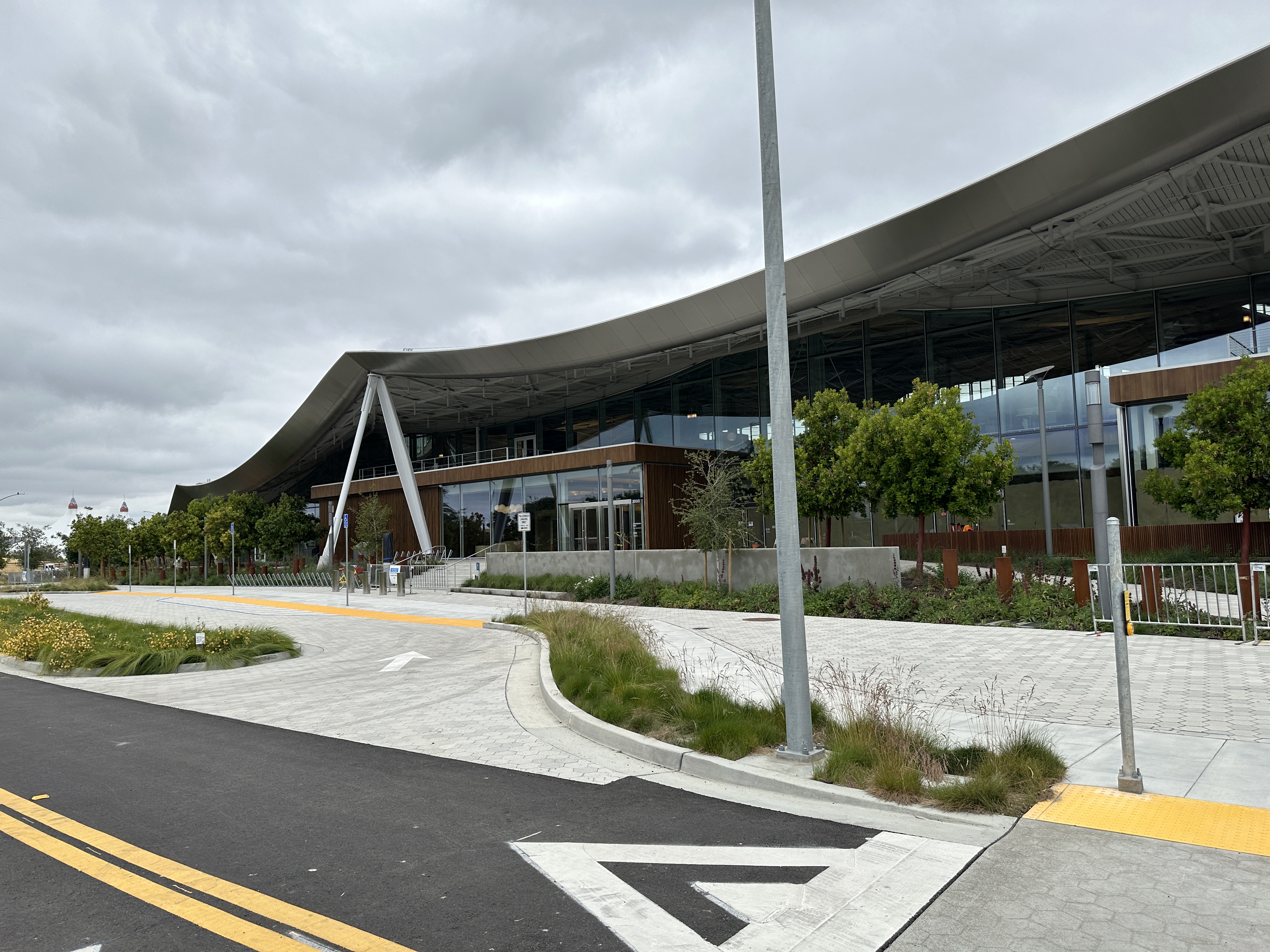 curved building architecture