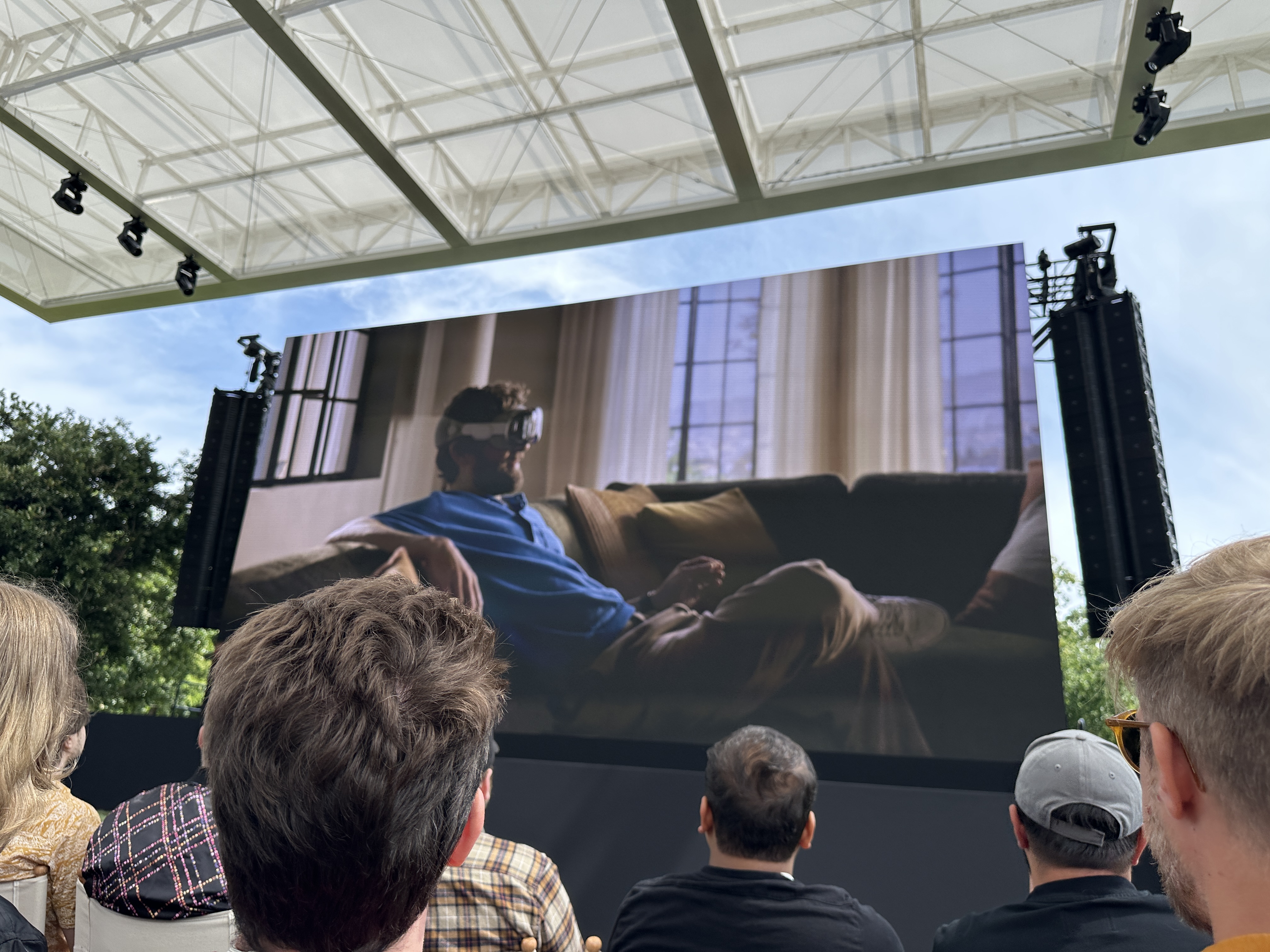 people watching vr scene