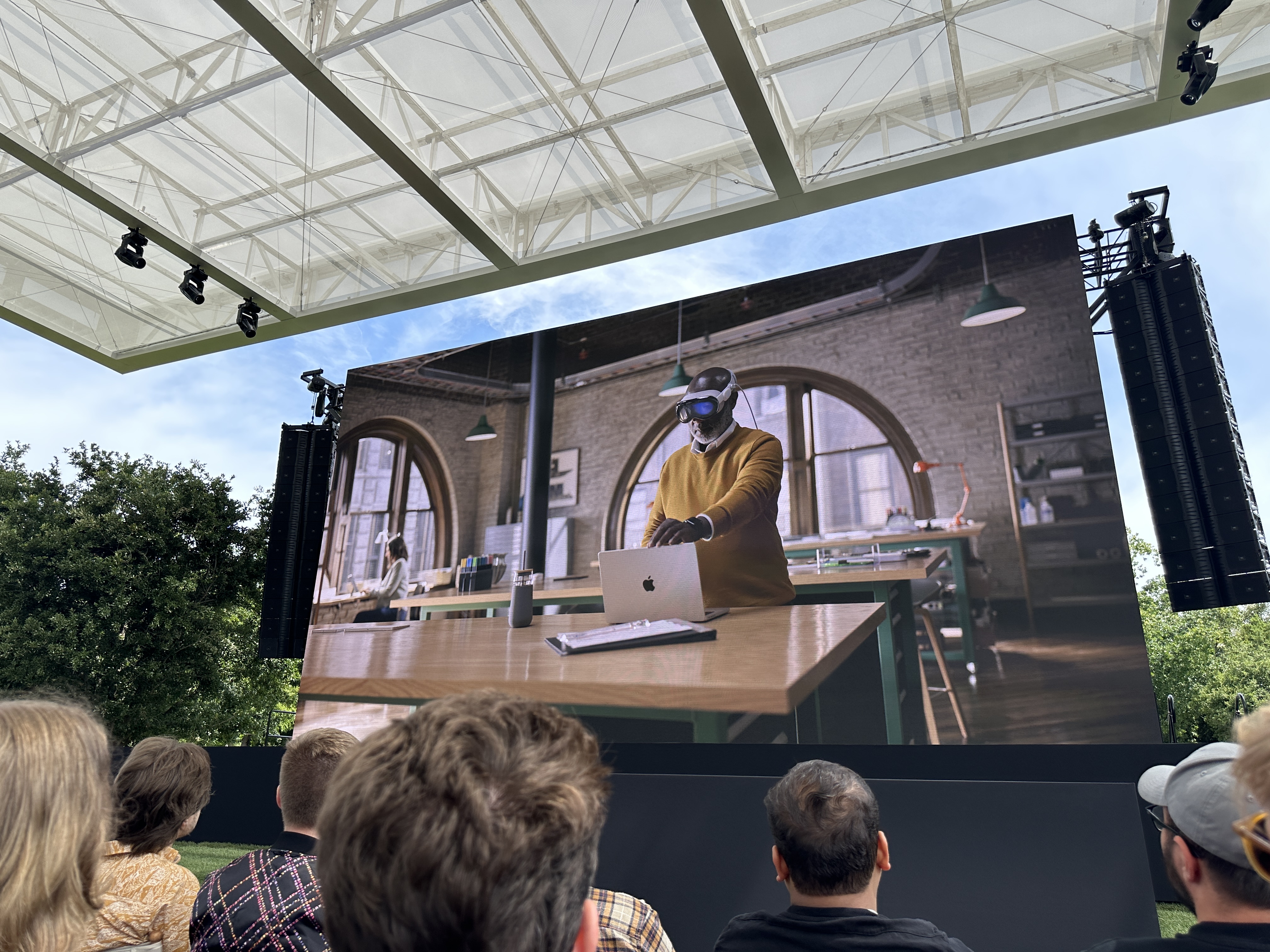 people watching vr workspace