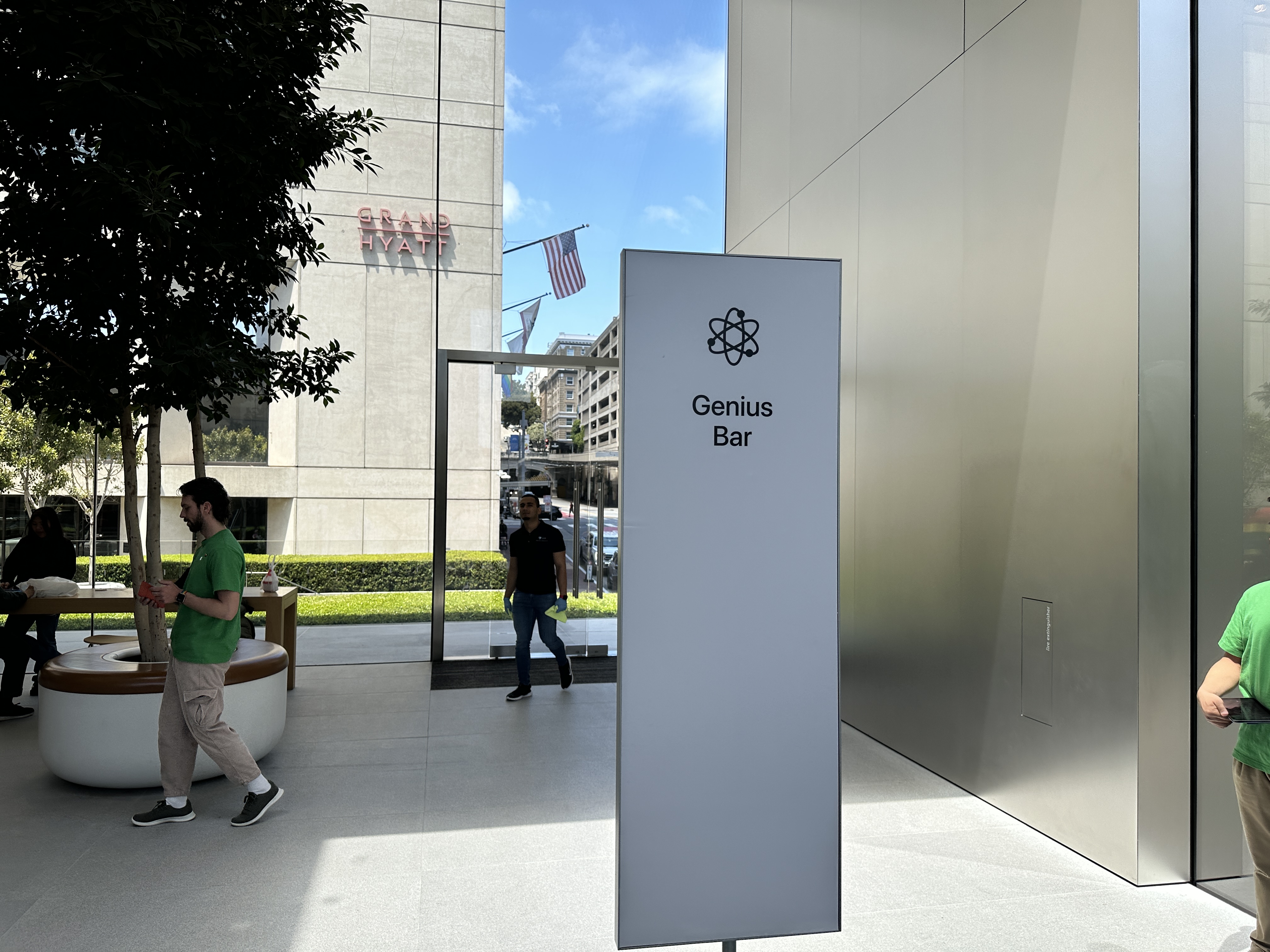 tech store genius bar