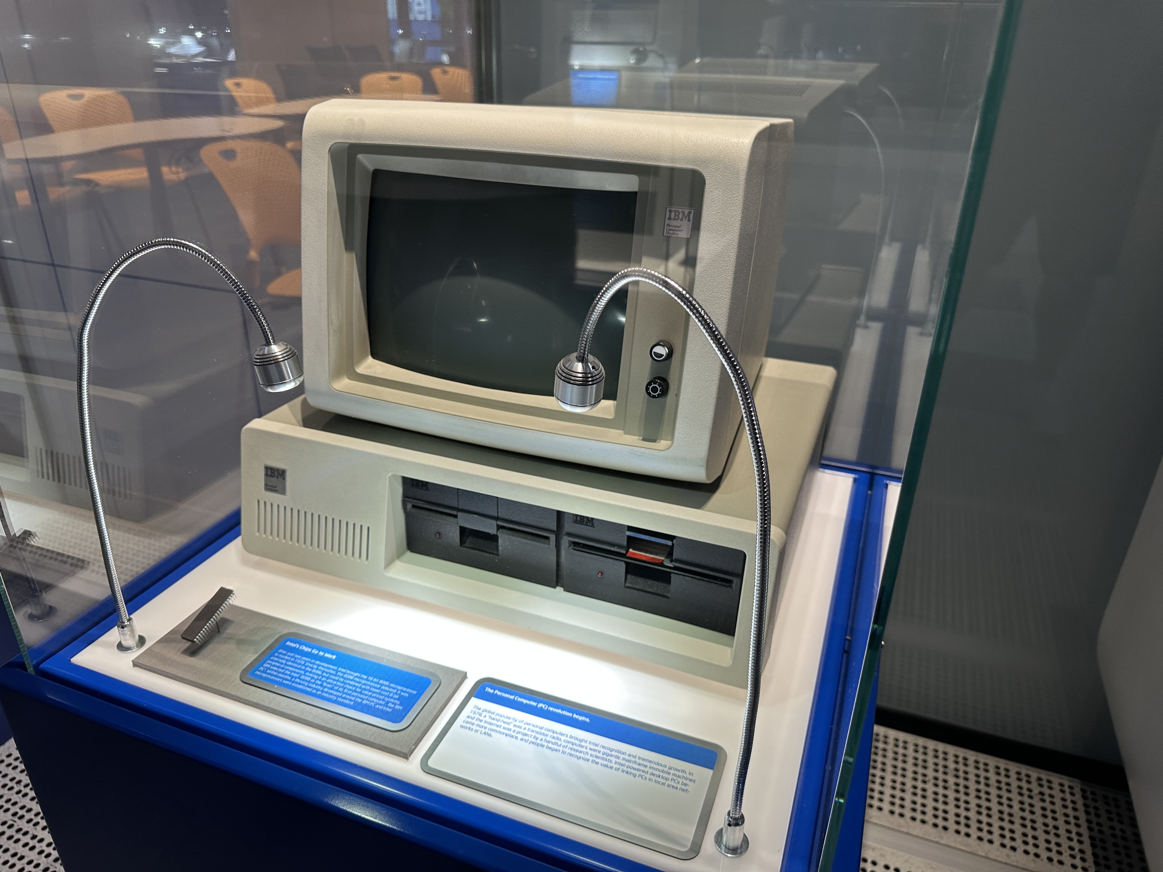 vintage computer terminal