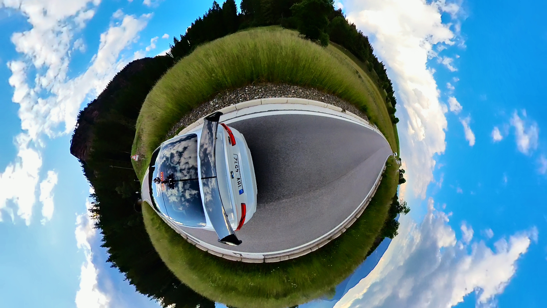 360 degree road view car