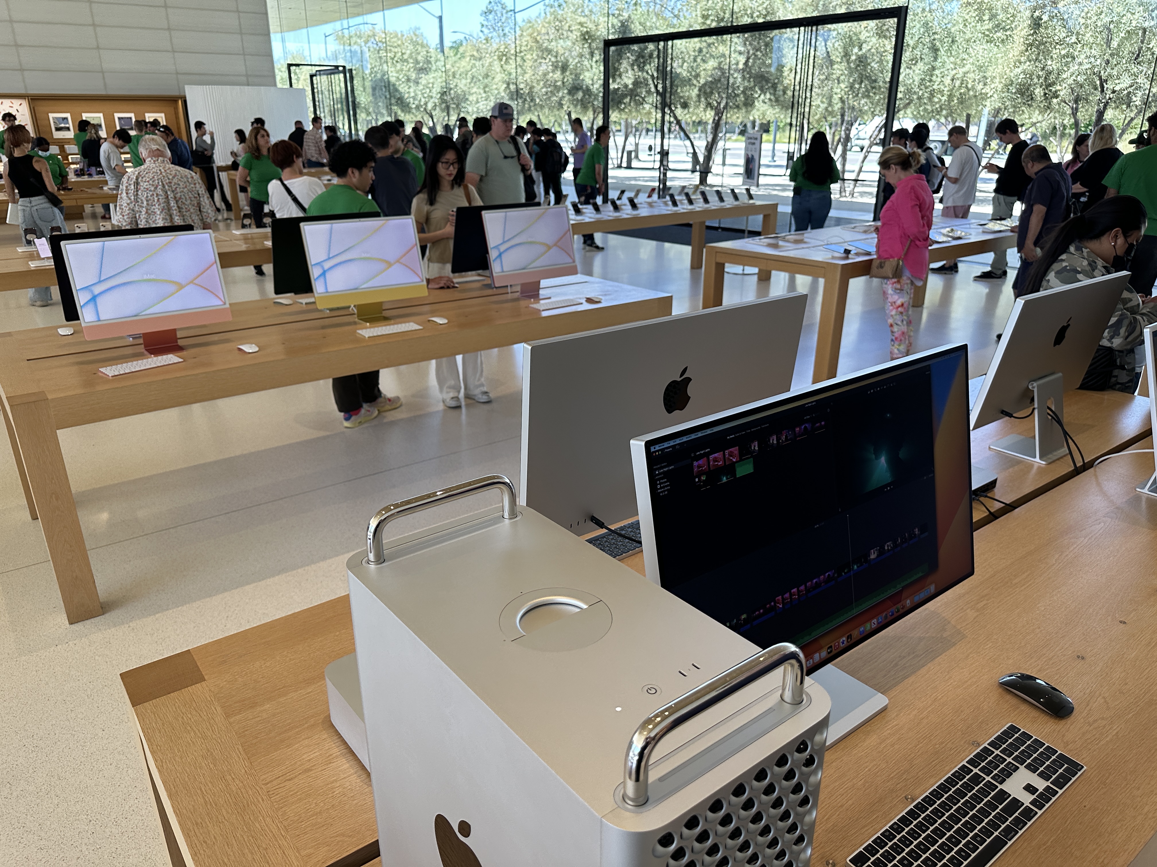apple store computers display
