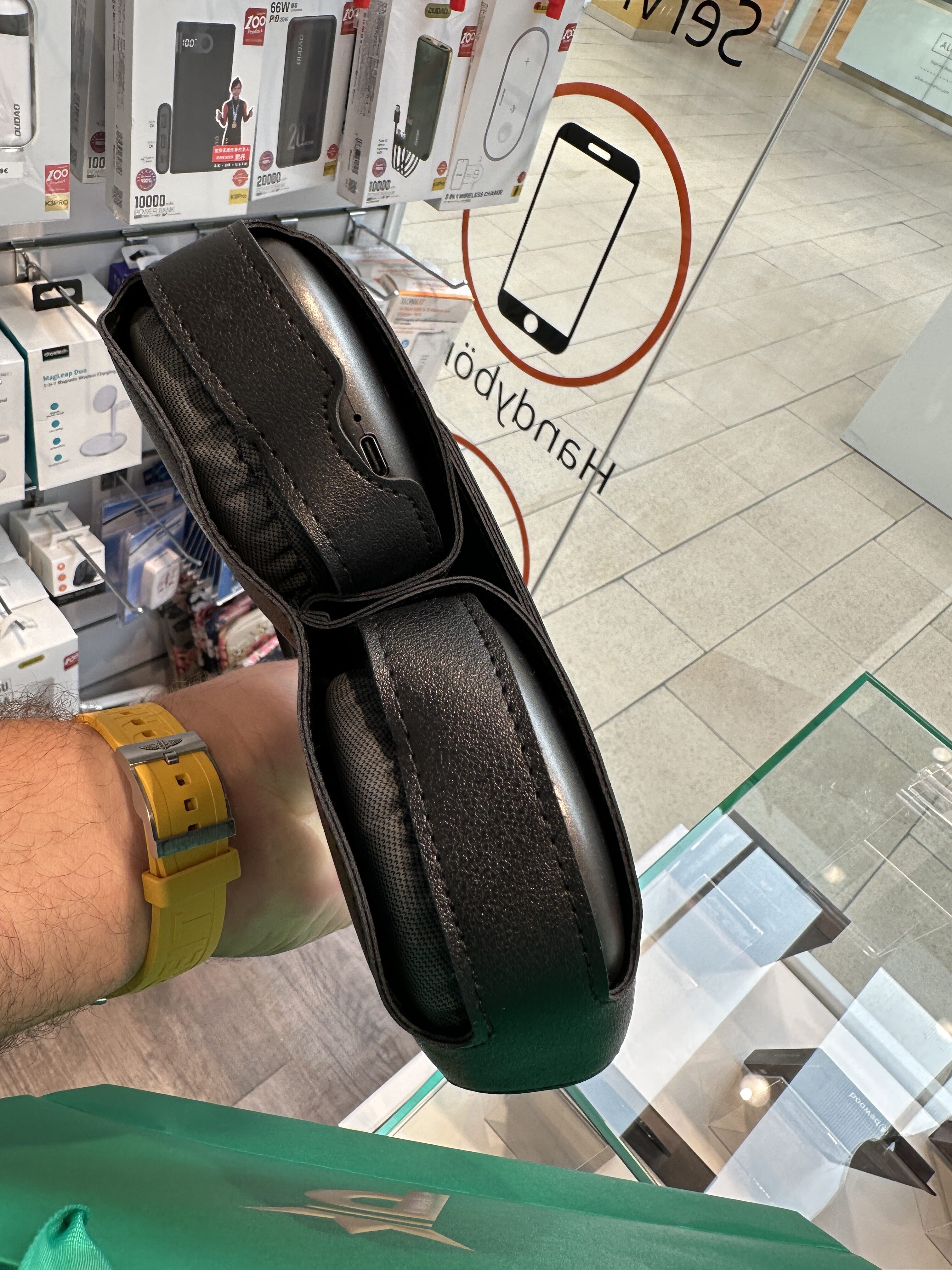 falesne airpods max