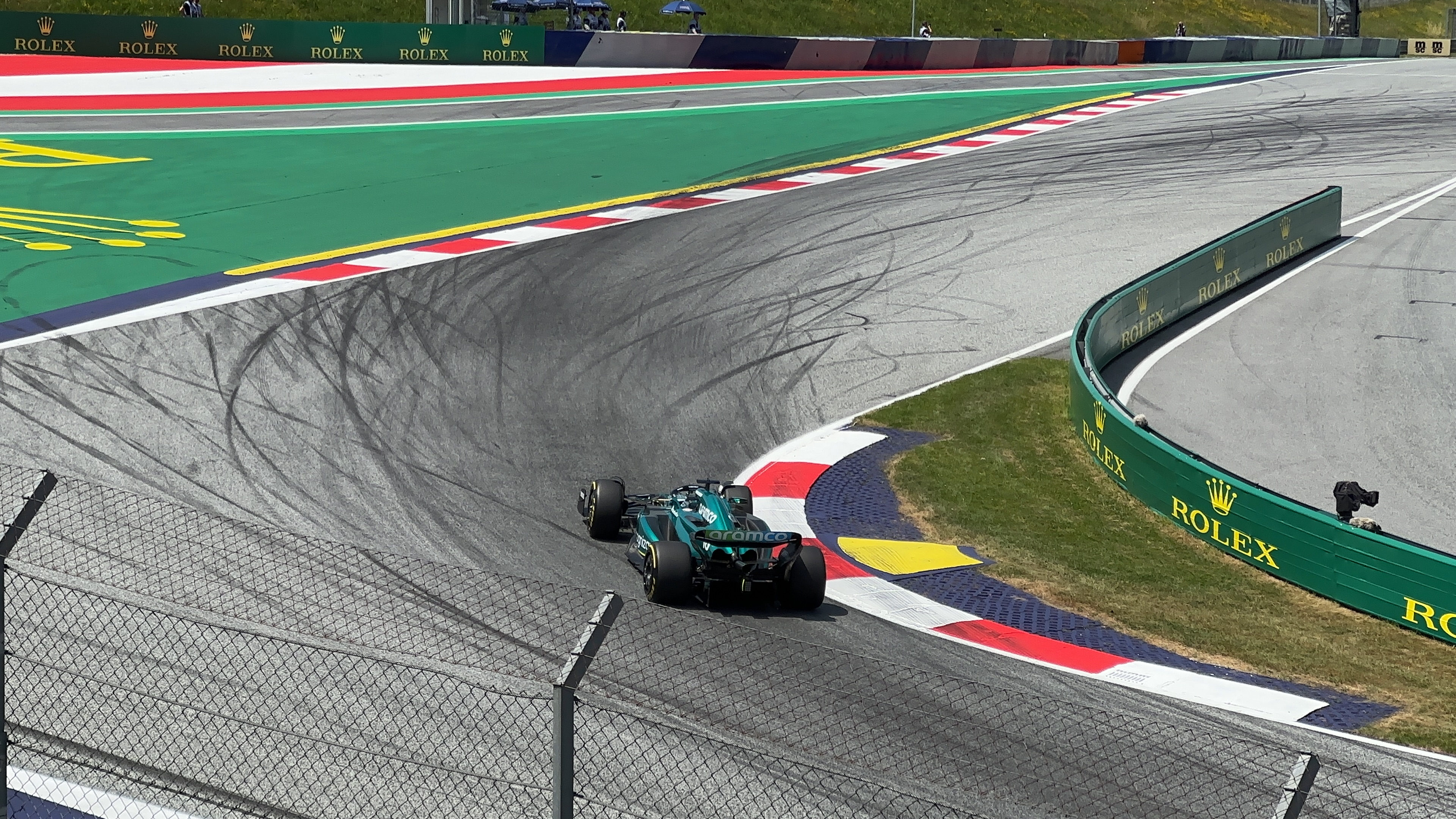 formula one car taking turn