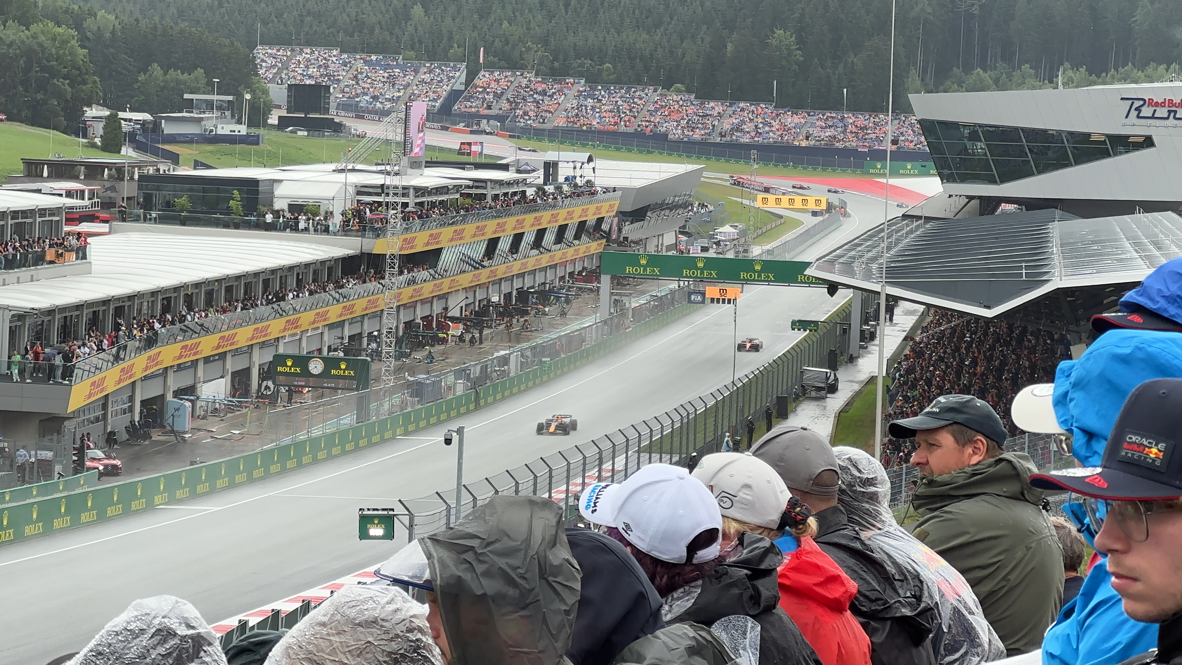 formula one race track crowd