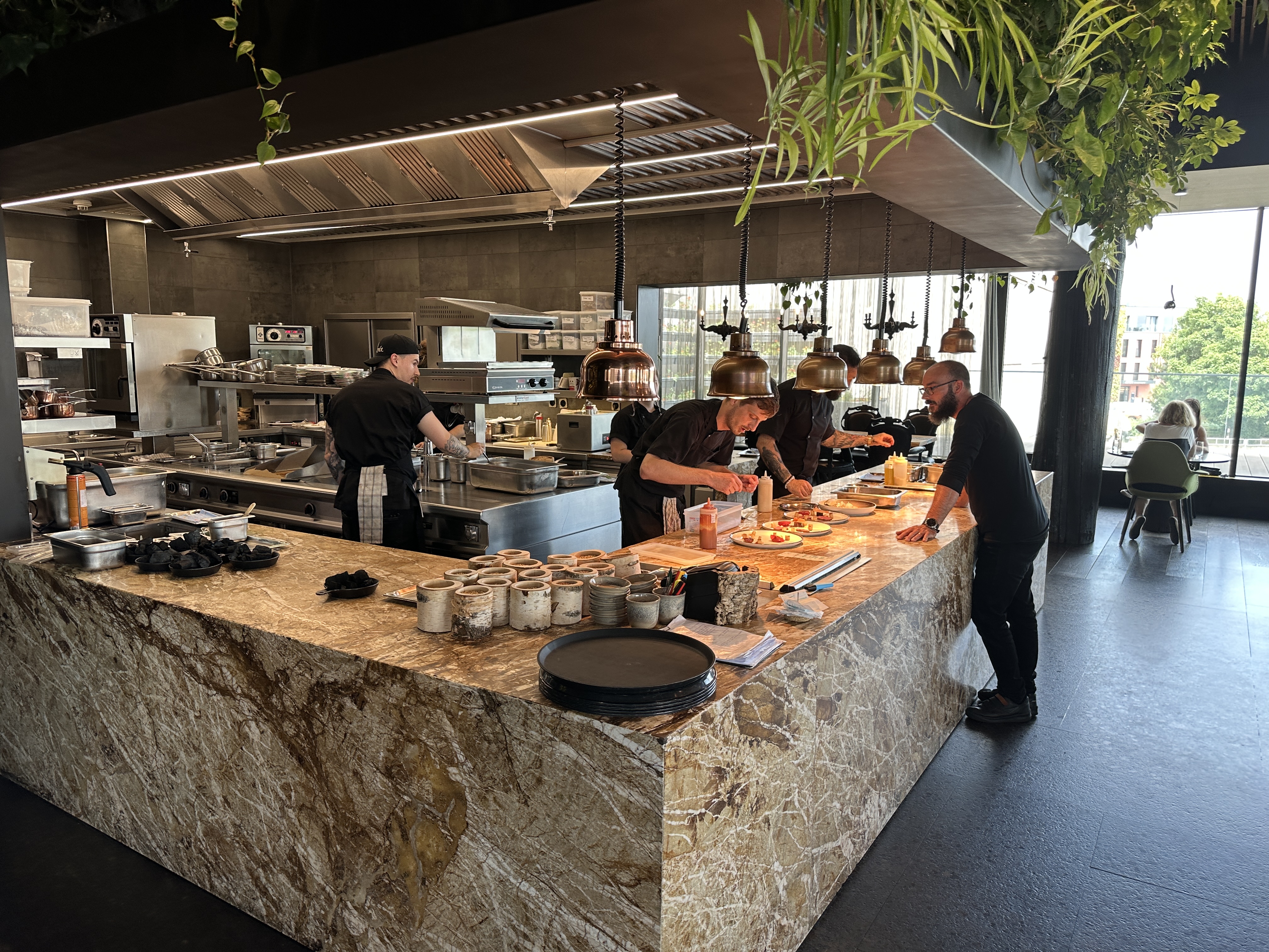 restaurant kitchen chefs