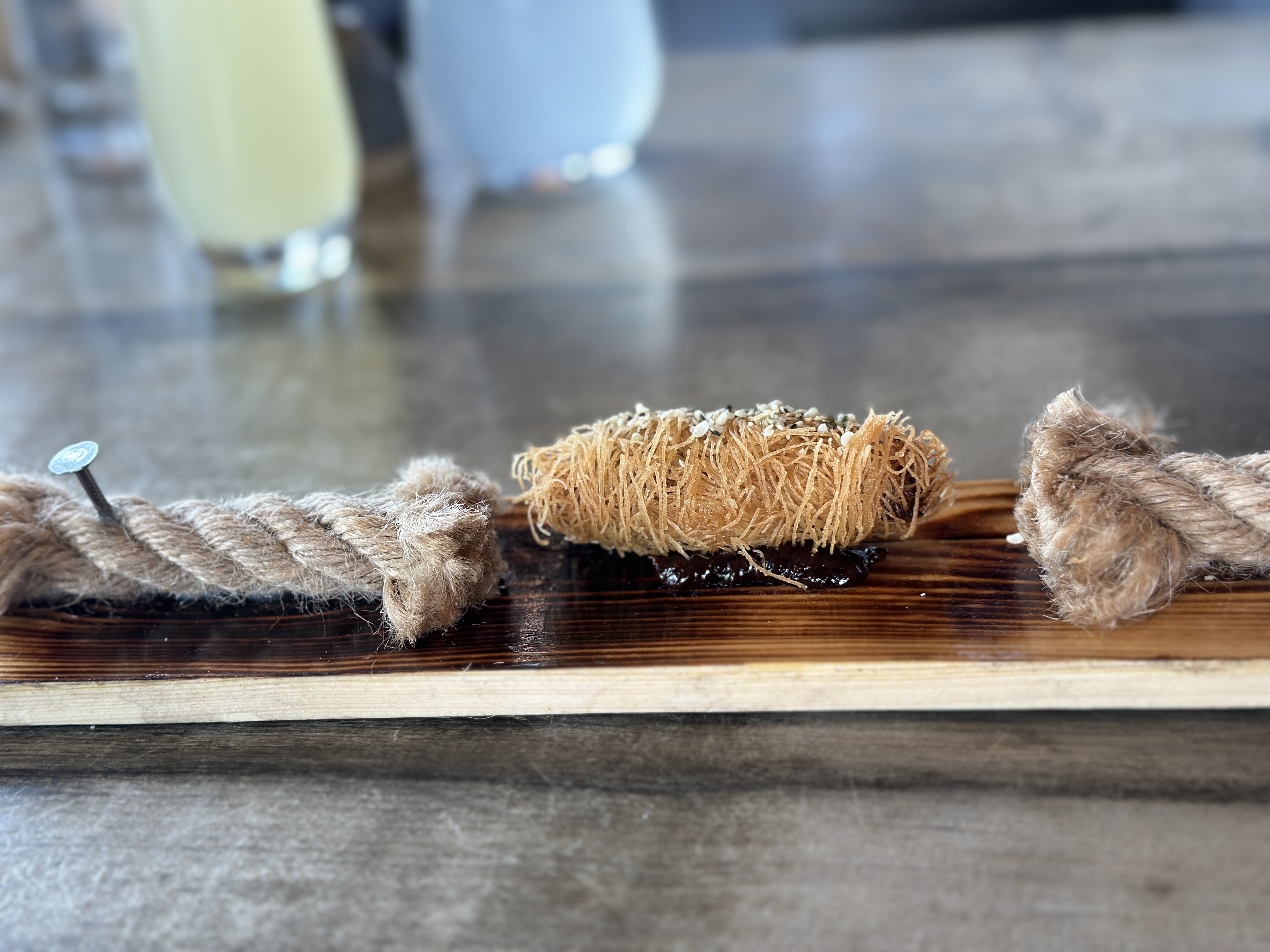 rope and dish presentation