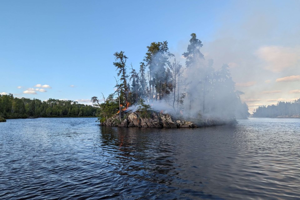 Tíseň SOS přes satelit iPhonu 14   požár