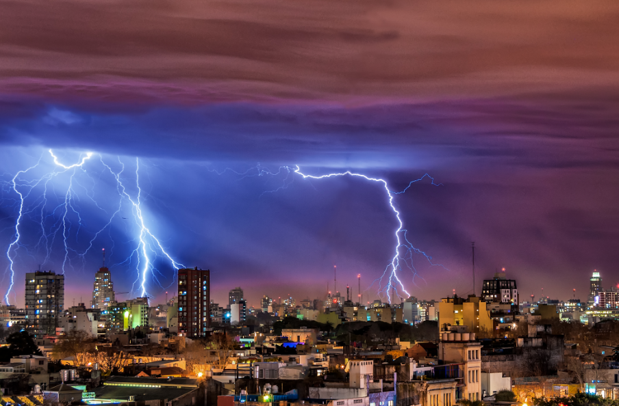 bouřka město obecné