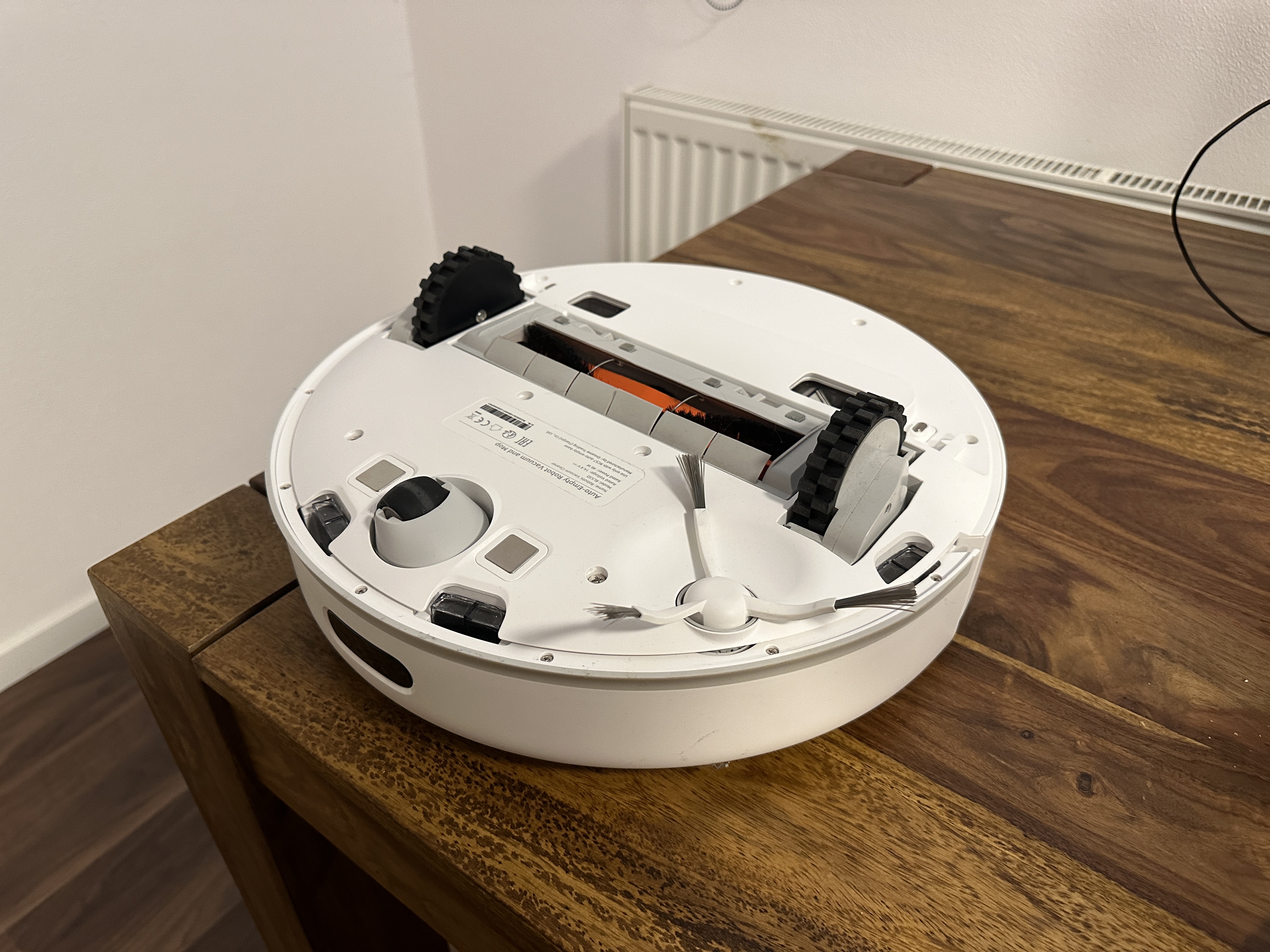 robot vacuum bottom view