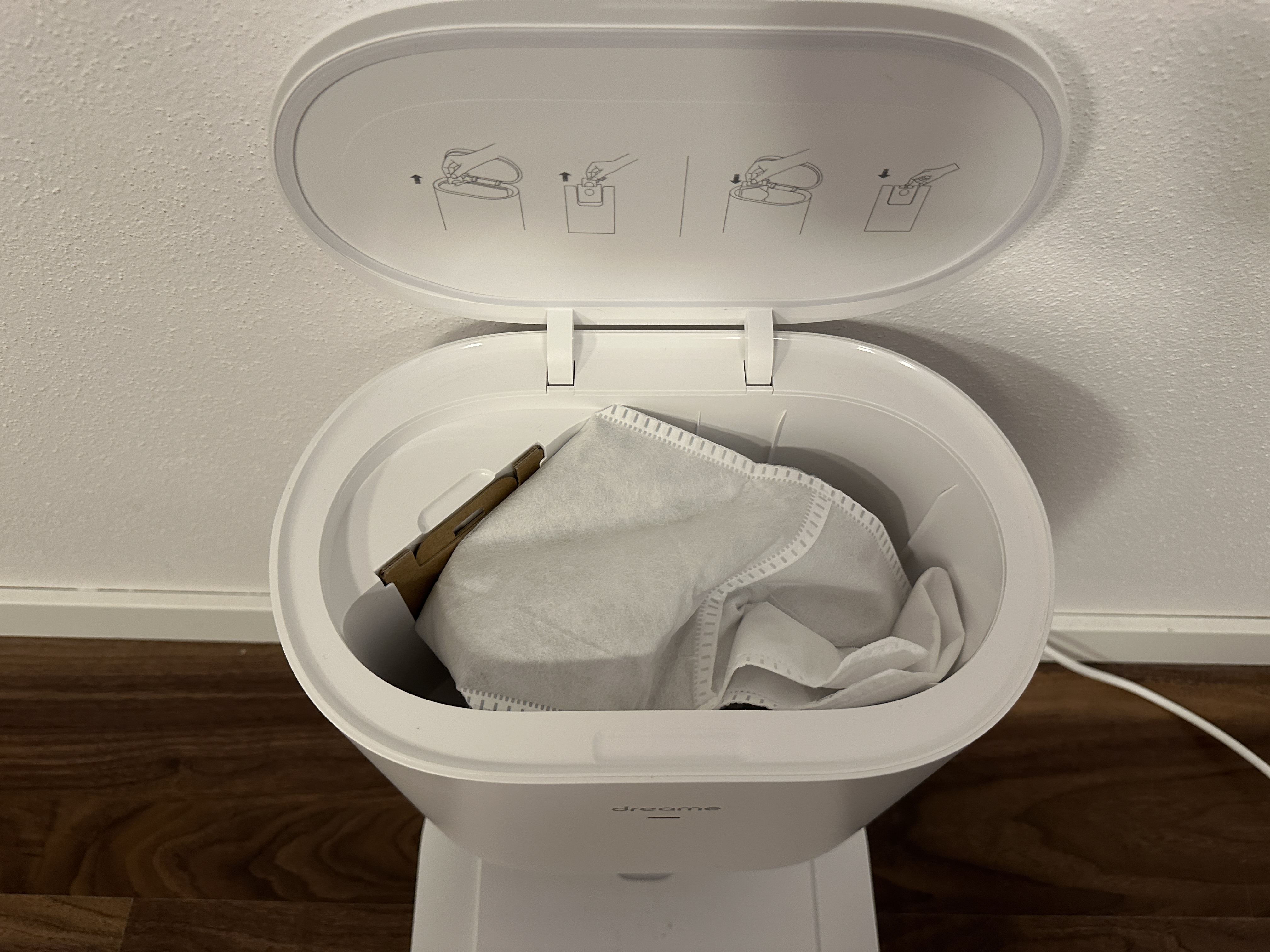 robot vacuum dock open