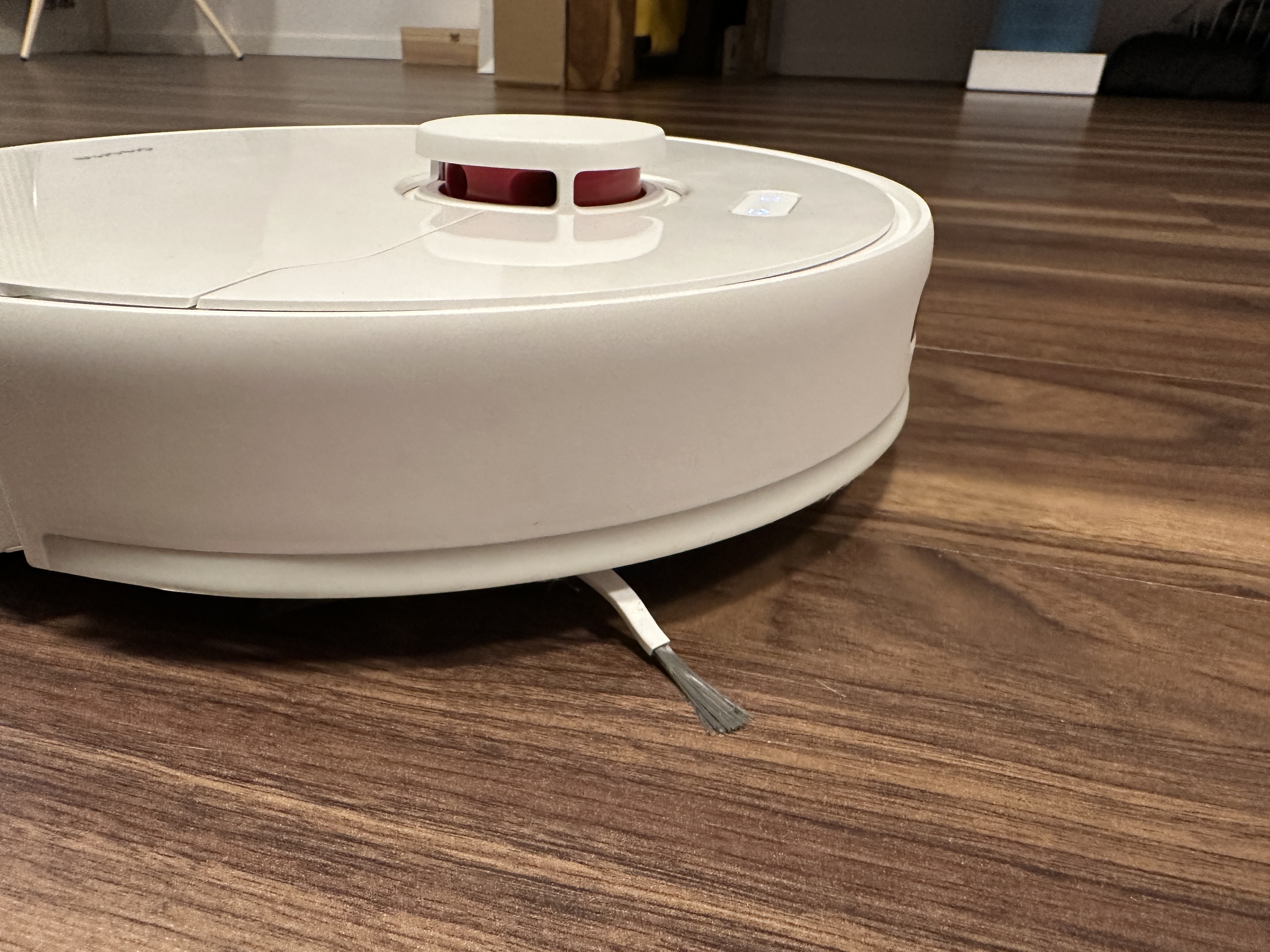 robot vacuum side view