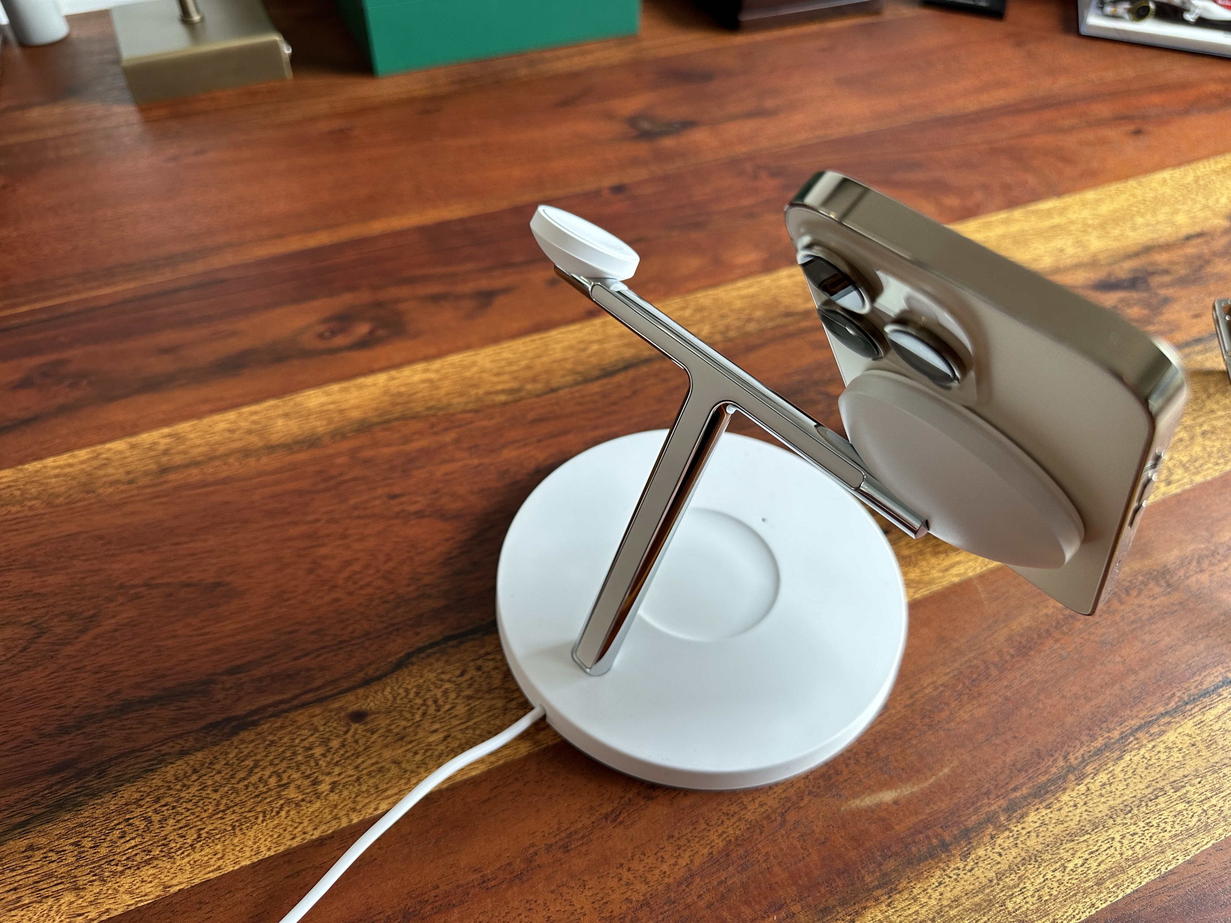 wireless charging stand top view