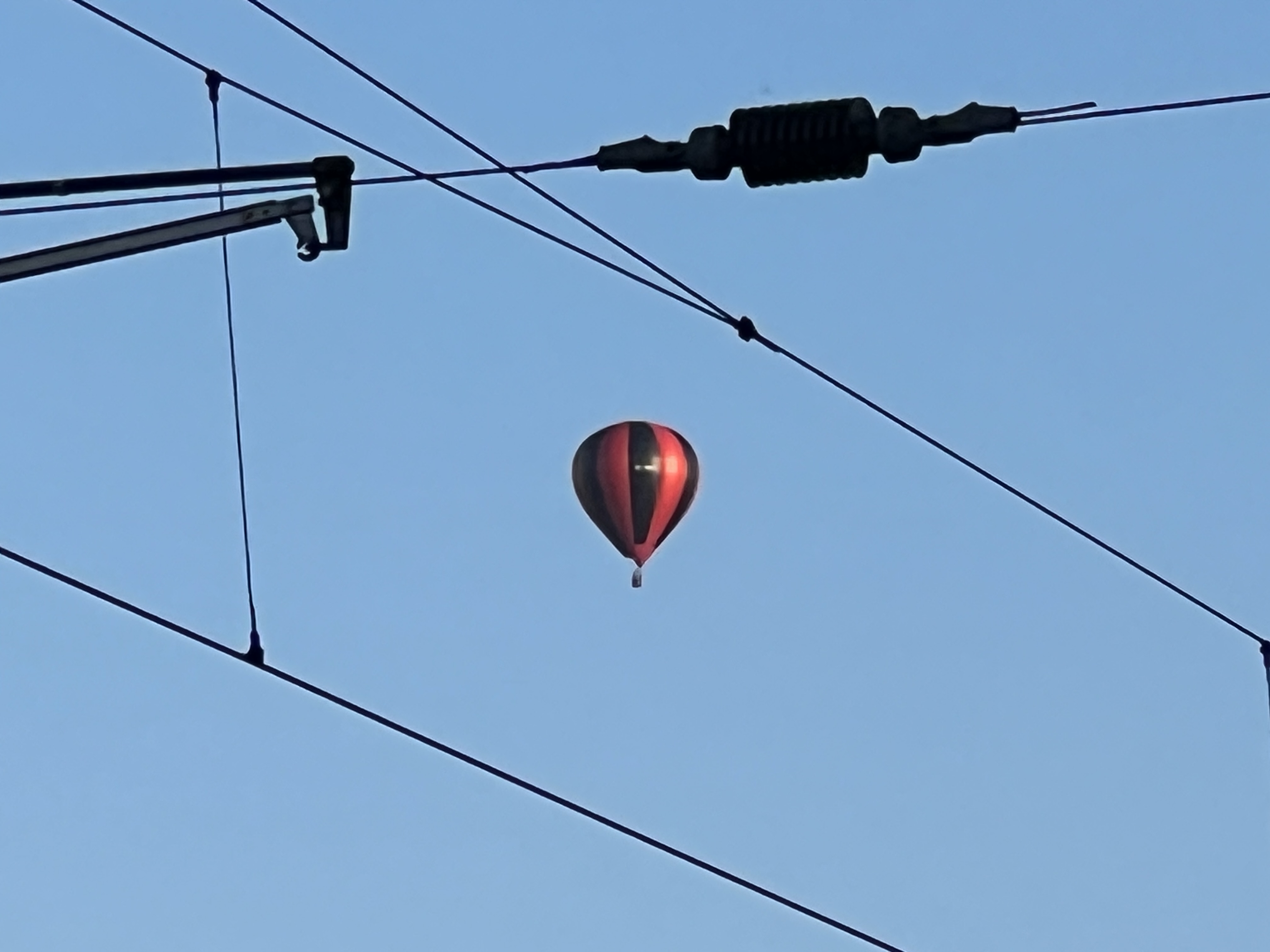 balloon sky wires