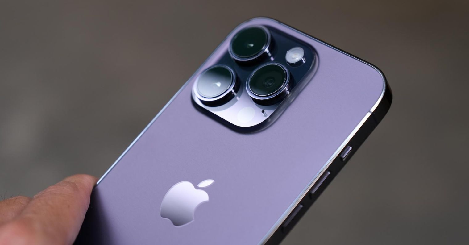 close up iphone camera lens