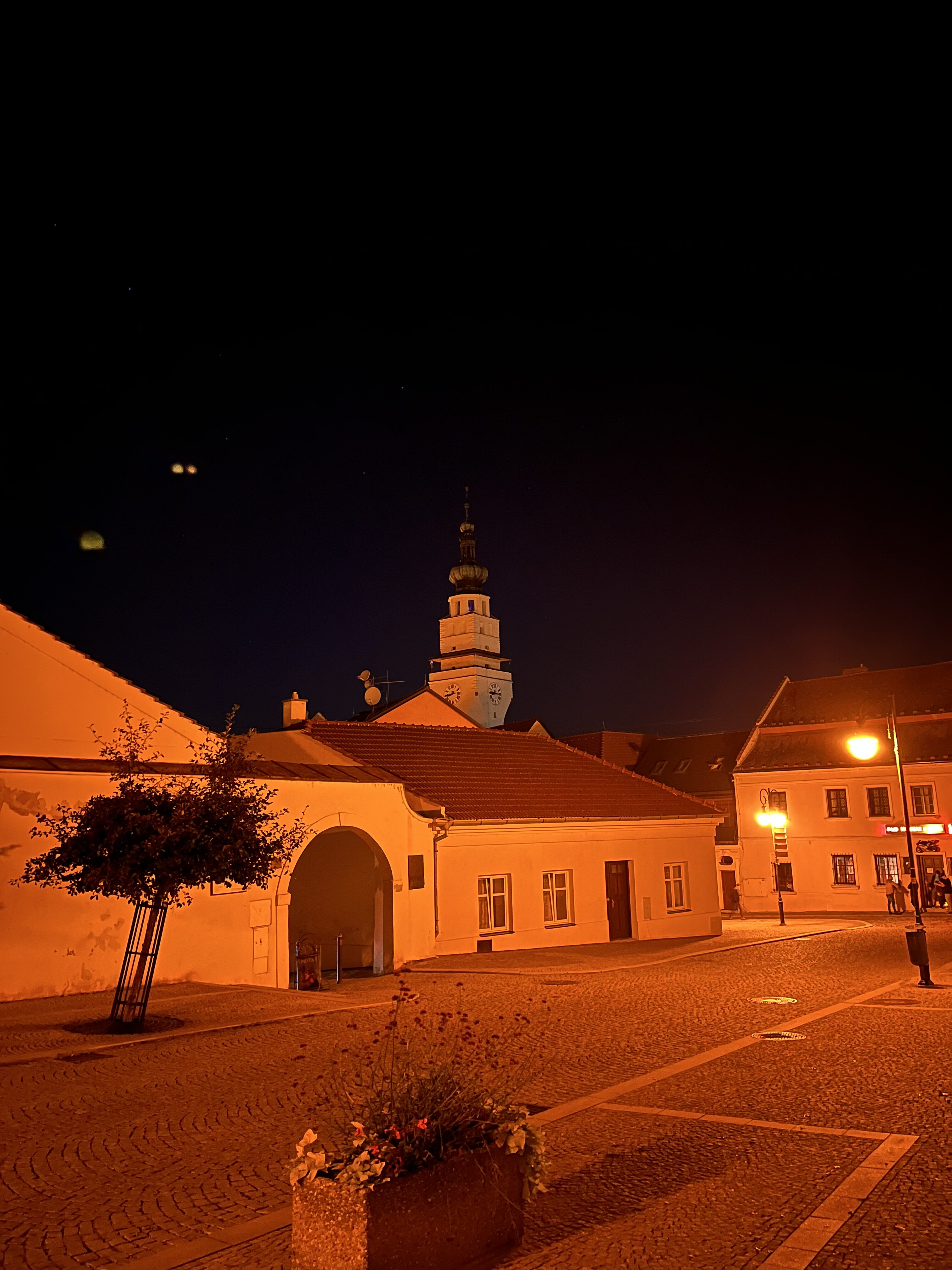 fotky iphone 13 noc 11