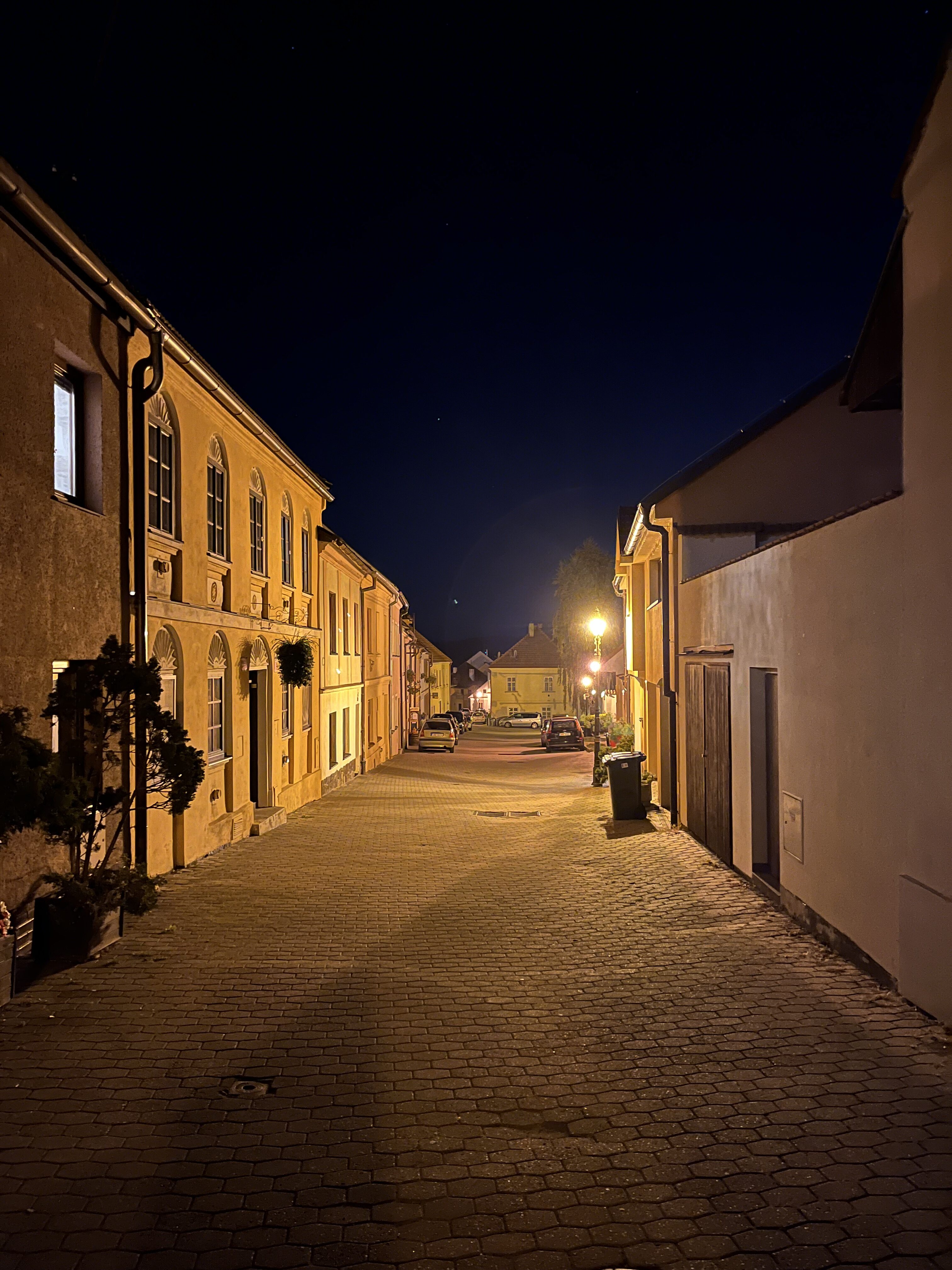 fotky iphone 13 noc 12