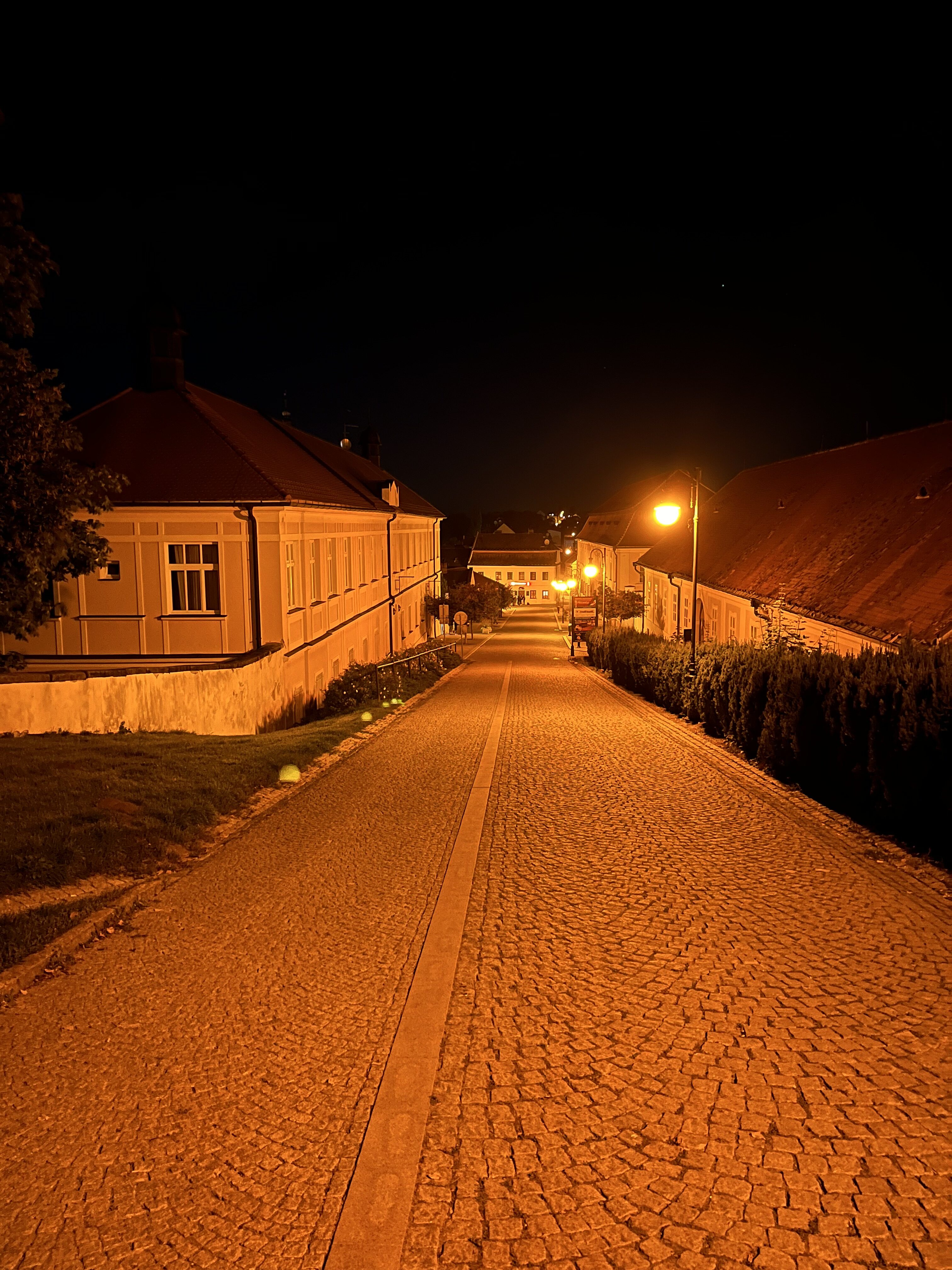 fotky iphone 13 noc 9