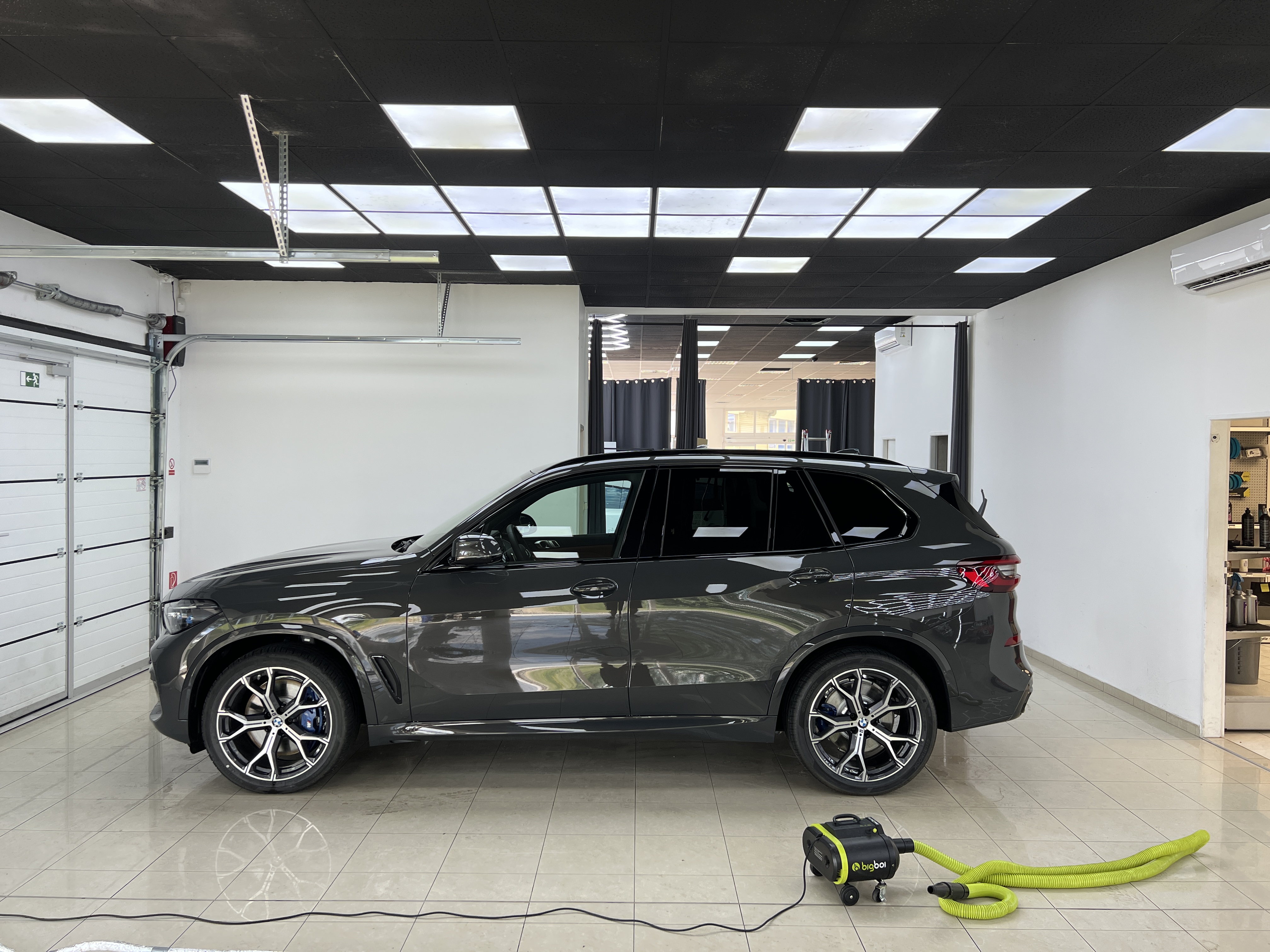 gray suv garage