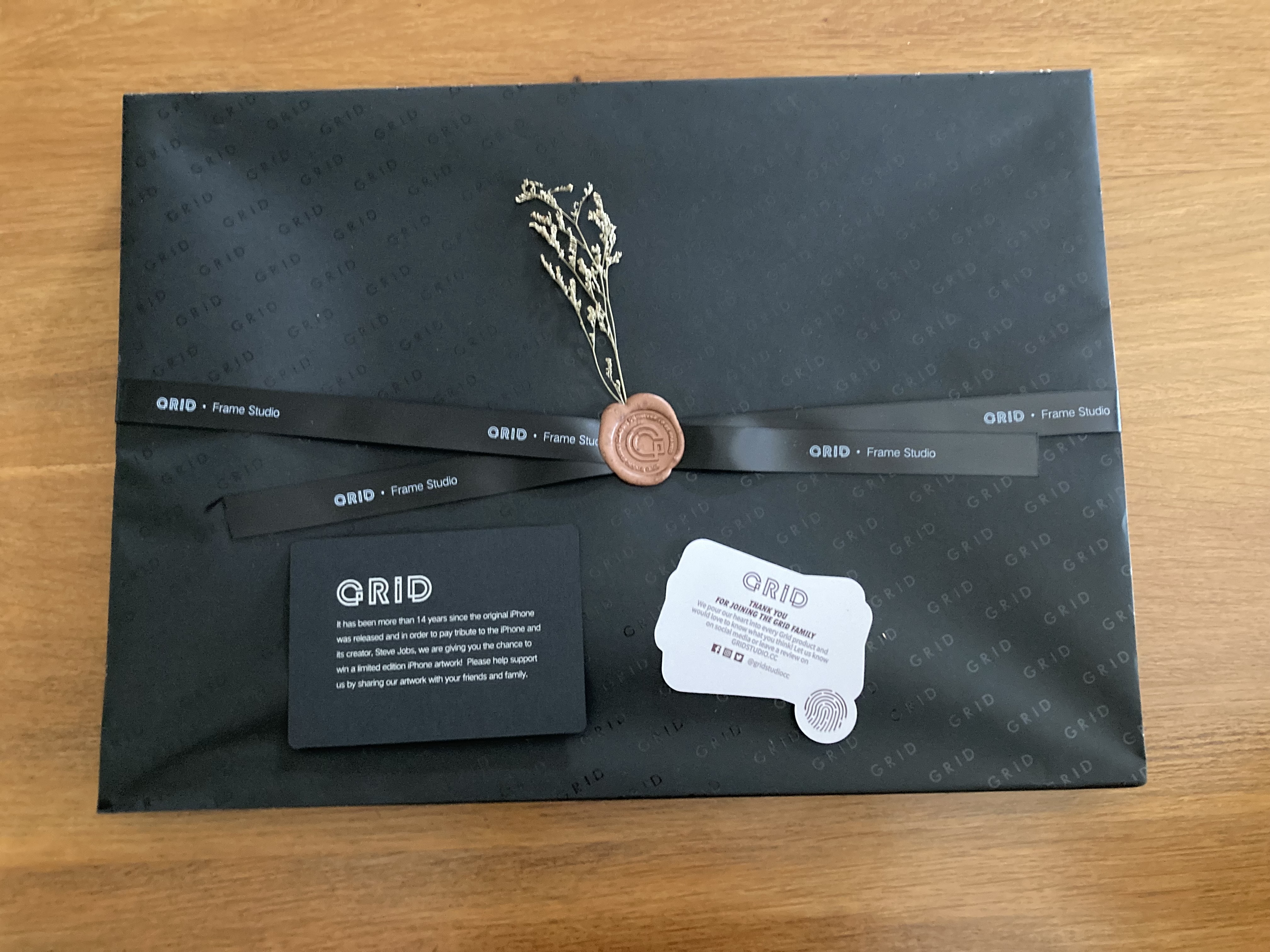 grid frame studio packaging