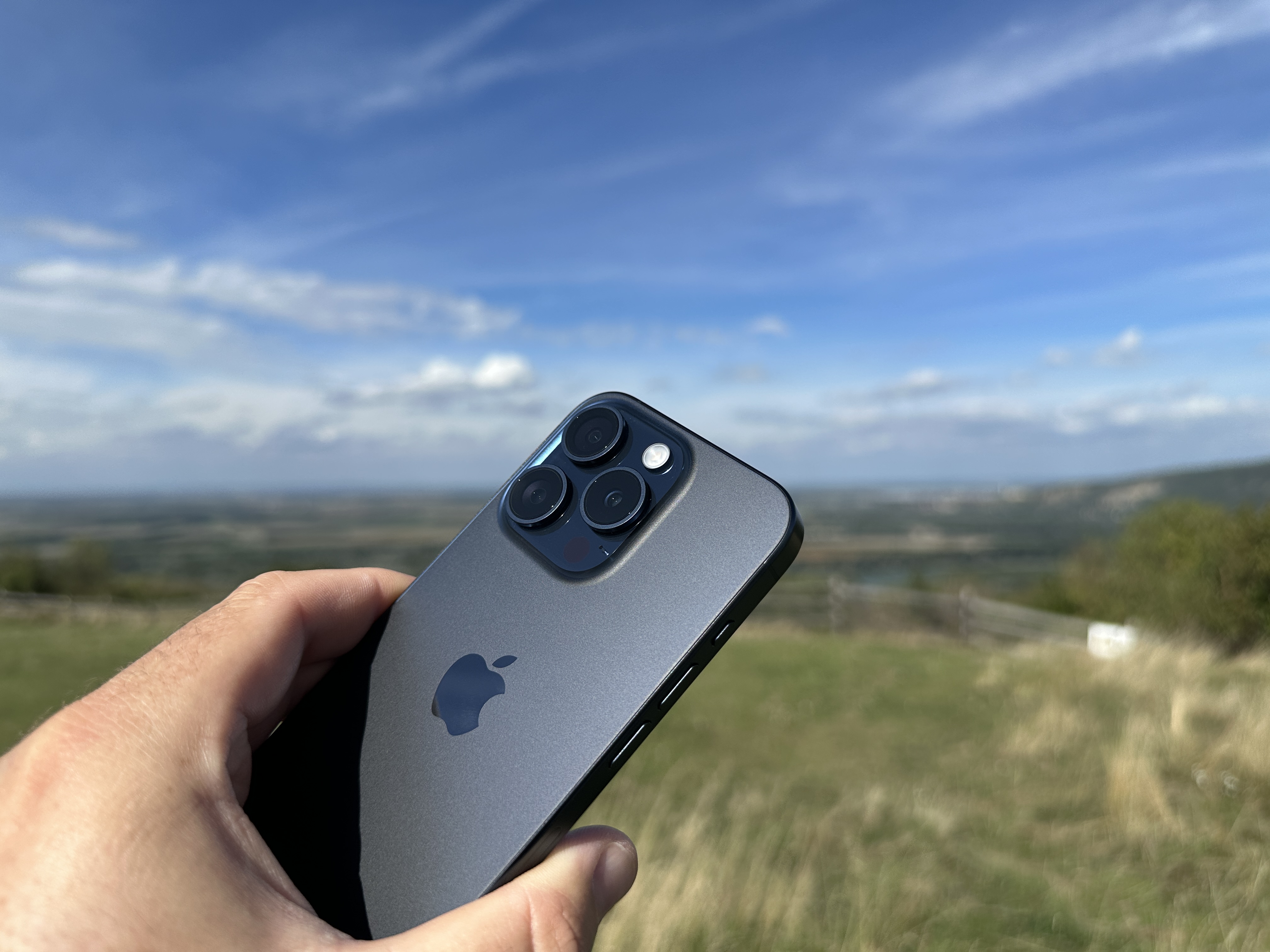 hand holding phone sky view