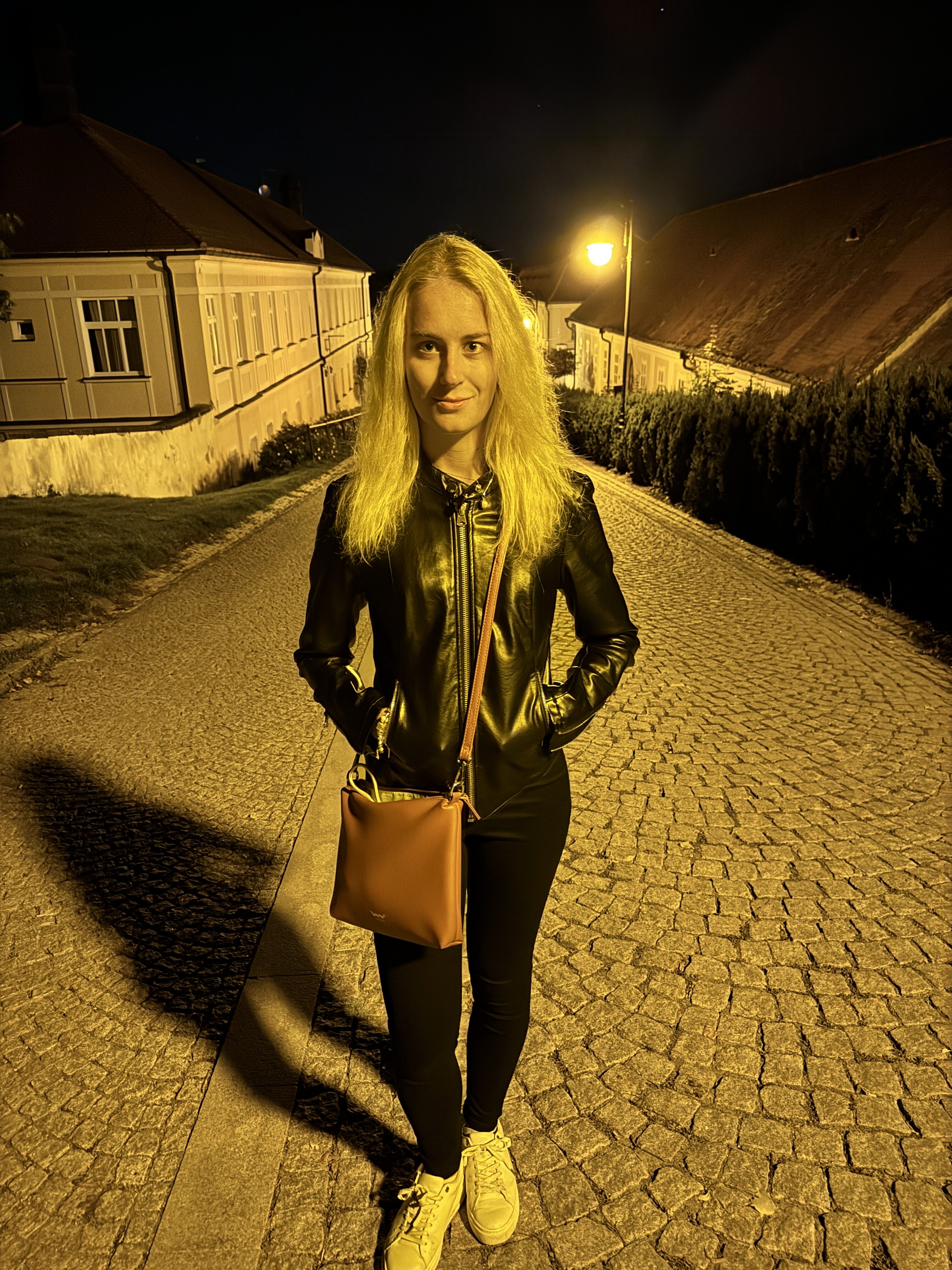 iPhone 15 pro foto noc 10