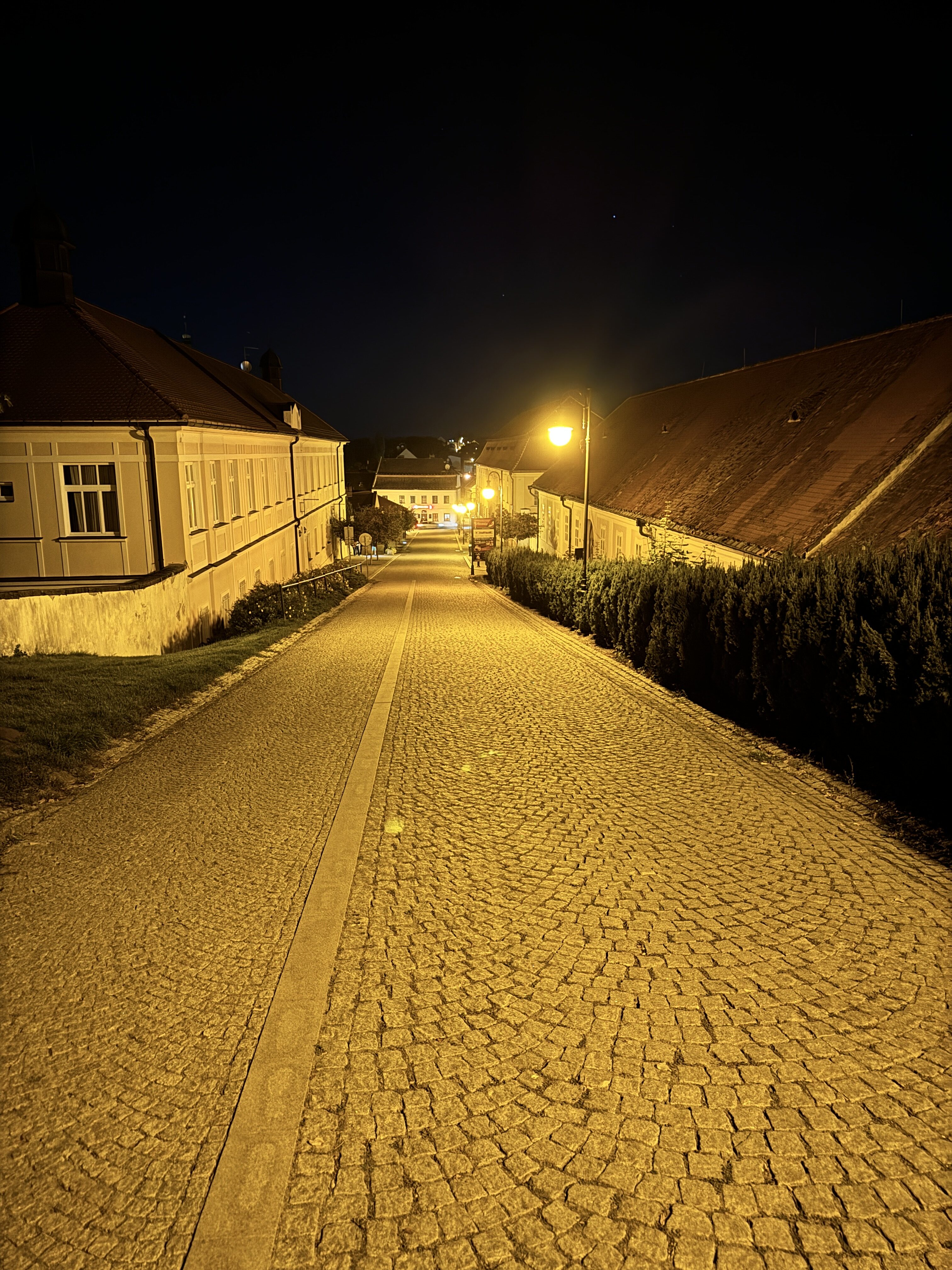 iPhone 15 pro foto noc 11