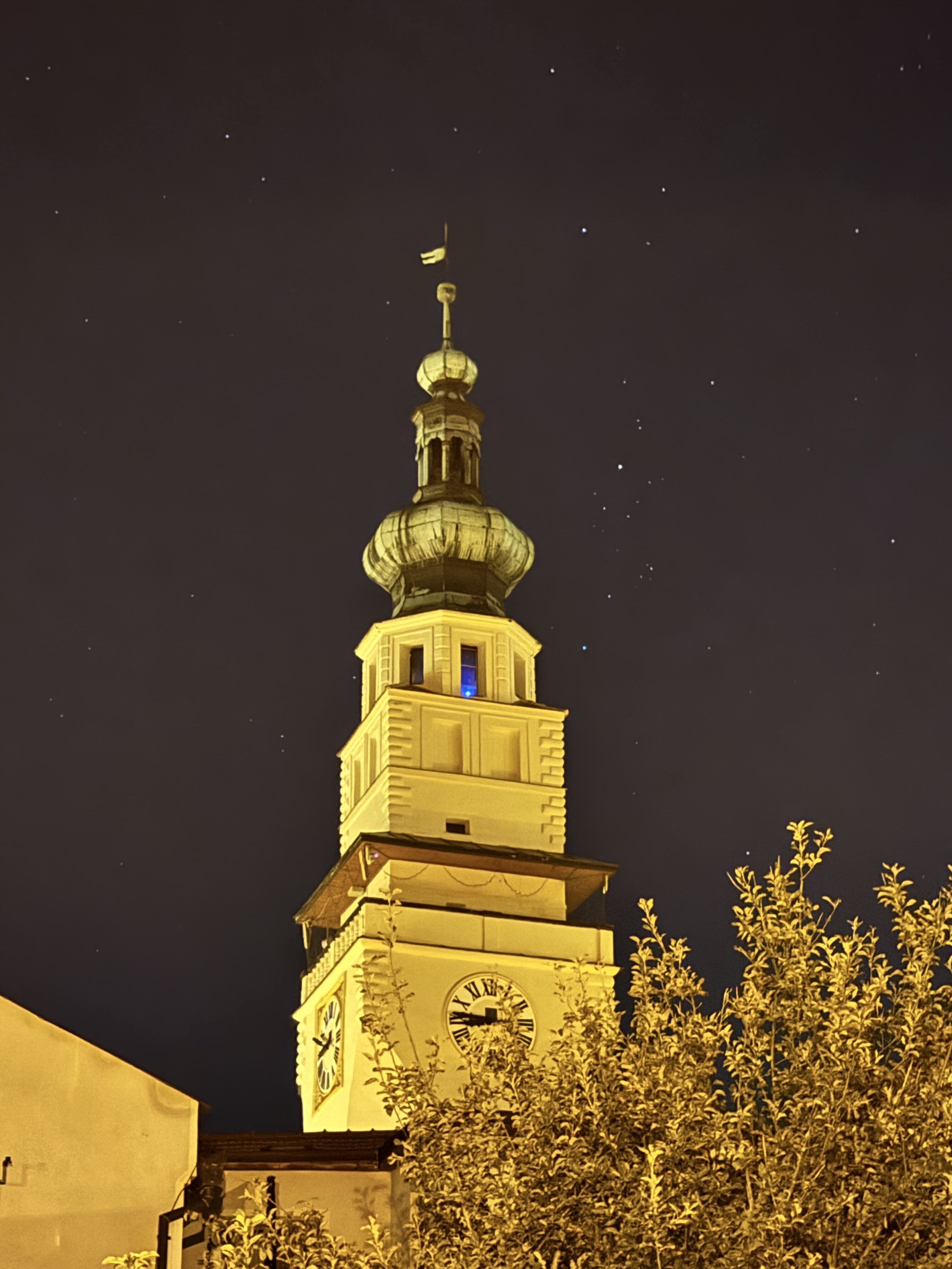 iPhone 15 pro foto noc 14